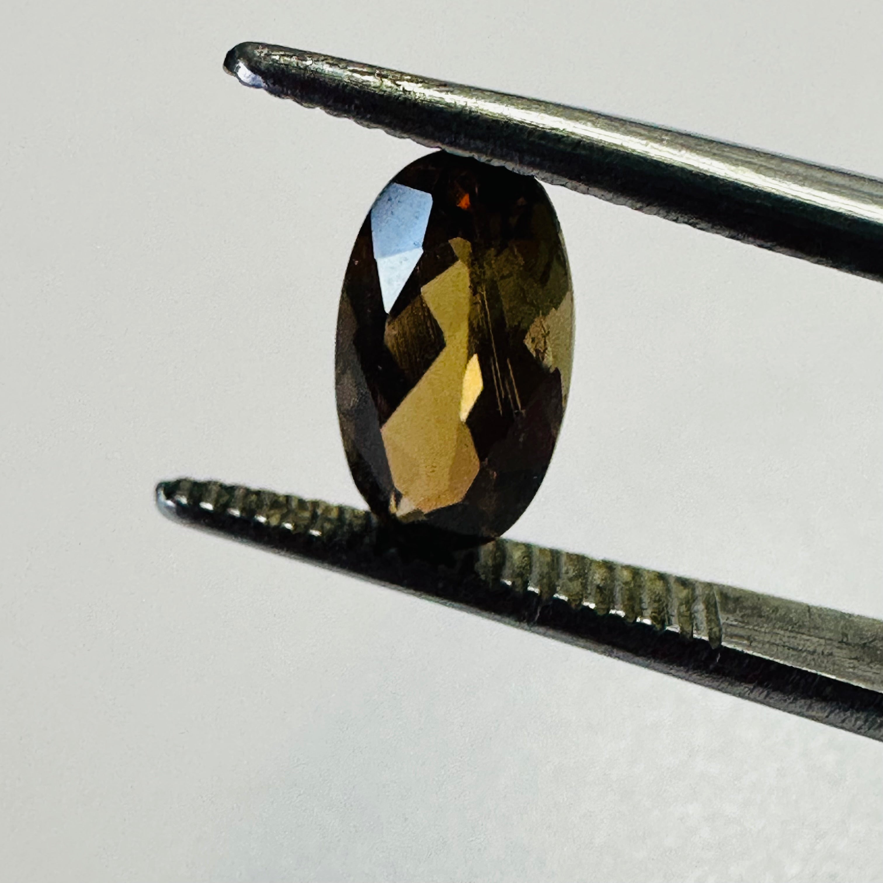 ANDALUSITE OVAL 9.5MMX4MM.  1.25CTS GREEN TO RED image 5