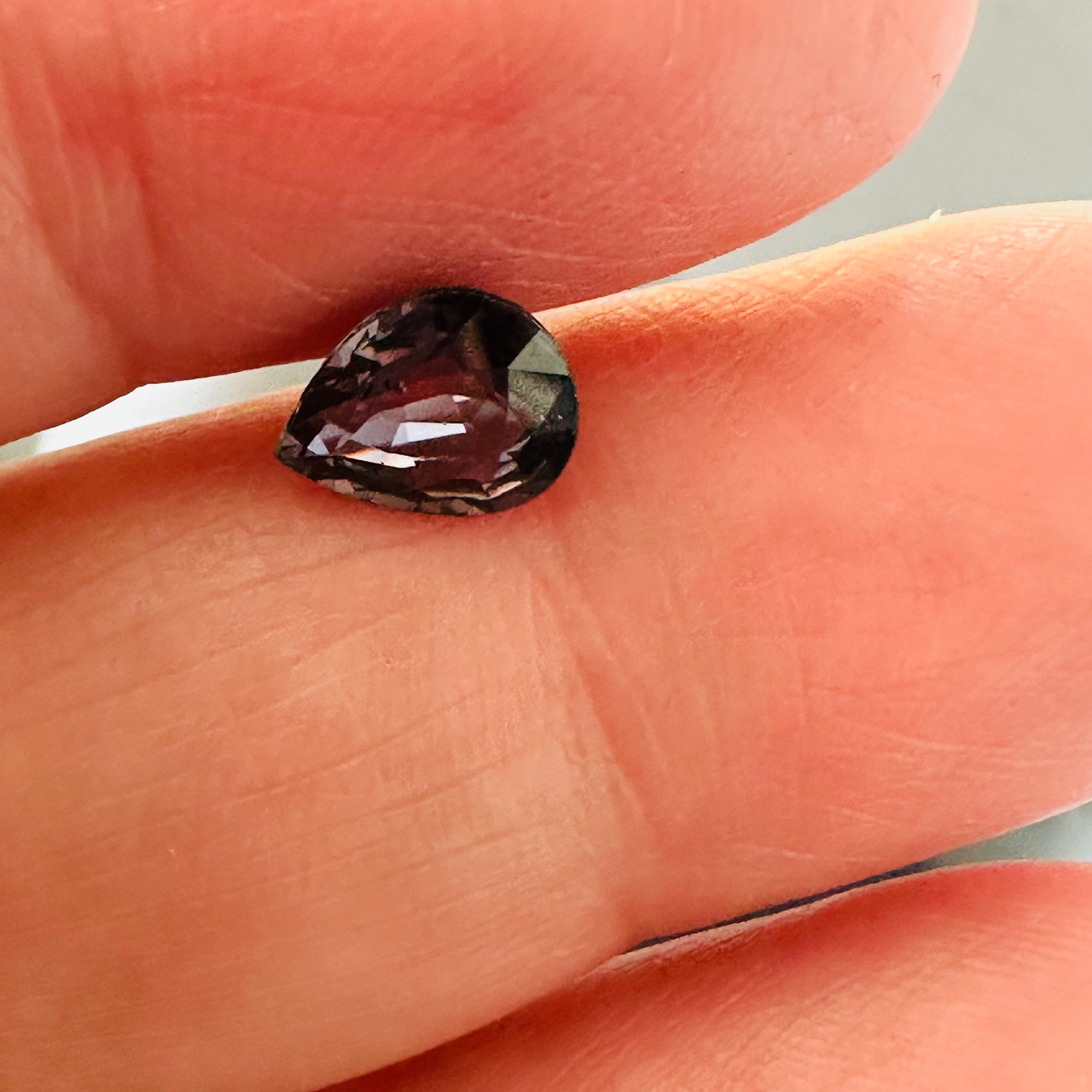 COLOUR CHANGE SAPPHIRE DROP 7.5MM X 6.3MM 01.32CT image 1