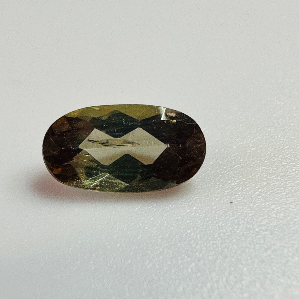 ANDALUSITE OVAL 9.5MMX4MM.  1.25CTS GREEN TO RED image 6