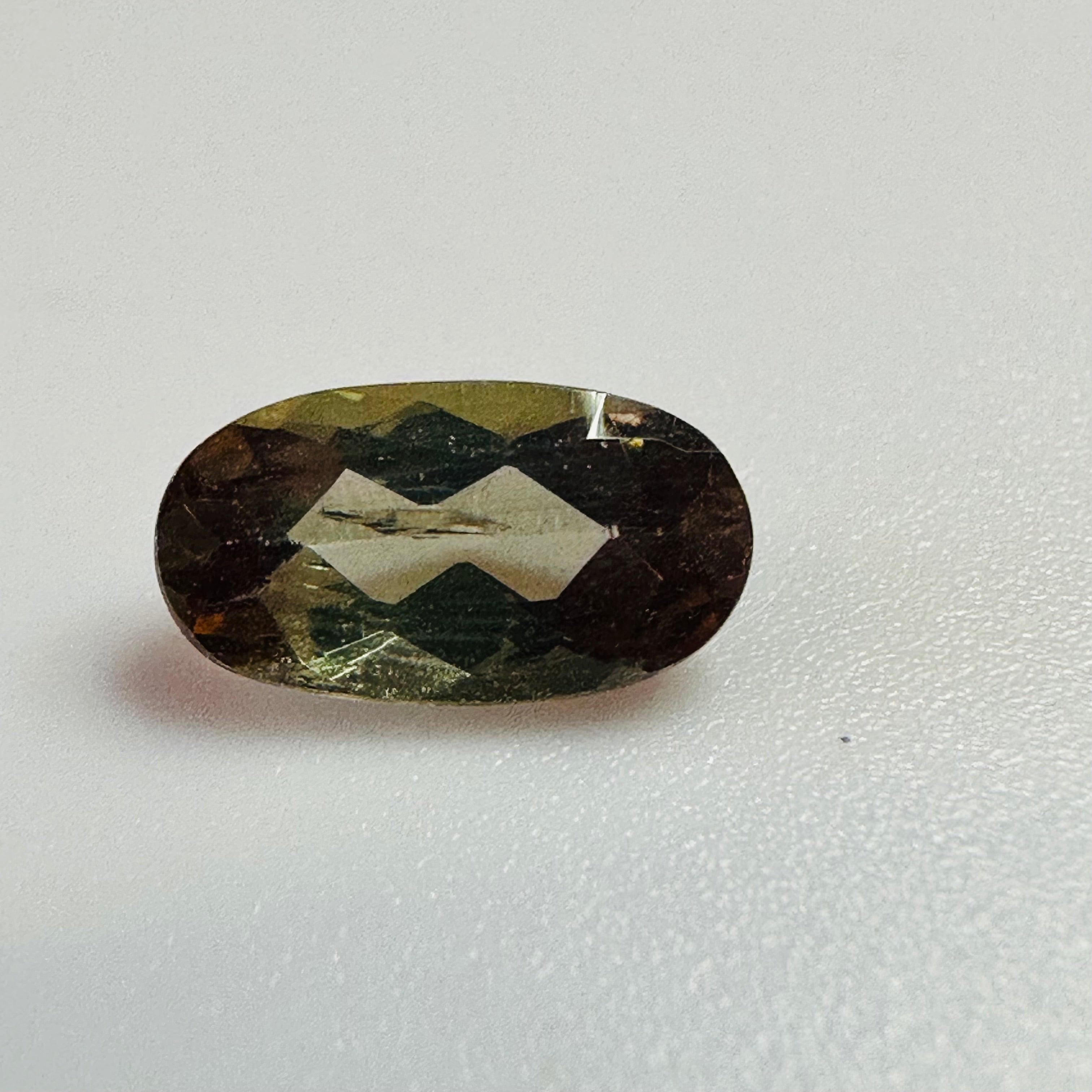 ANDALUSITE OVAL 9.5MMX4MM.  1.25CTS GREEN TO RED image 6