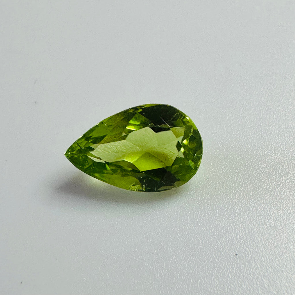 PERIDOT  DROP 11.5MMX7.1MM  2.85CTS image 0