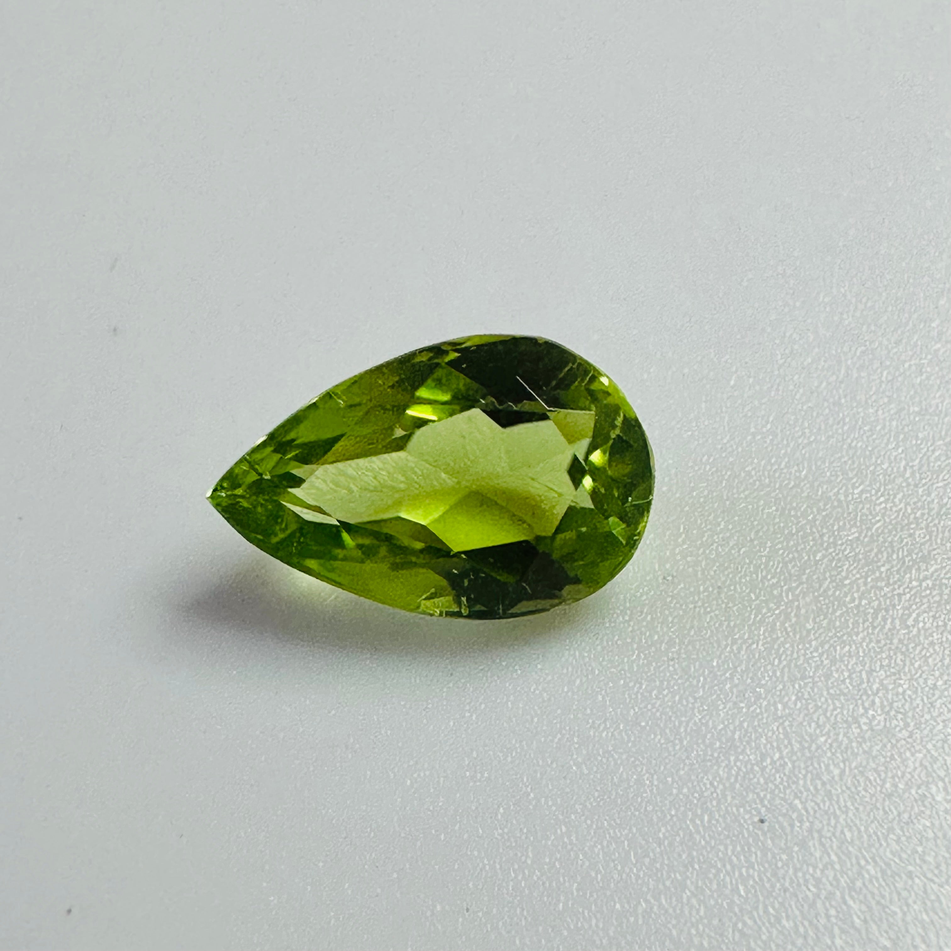 PERIDOT  DROP 11.5MMX7.1MM  2.85CTS image 0