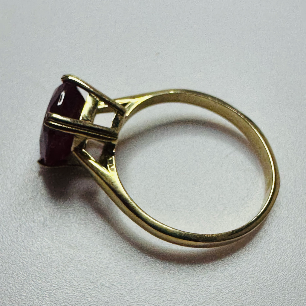 Hand cut Synthetic Ruby Yellow 9ct yellow gold ring size N image 8