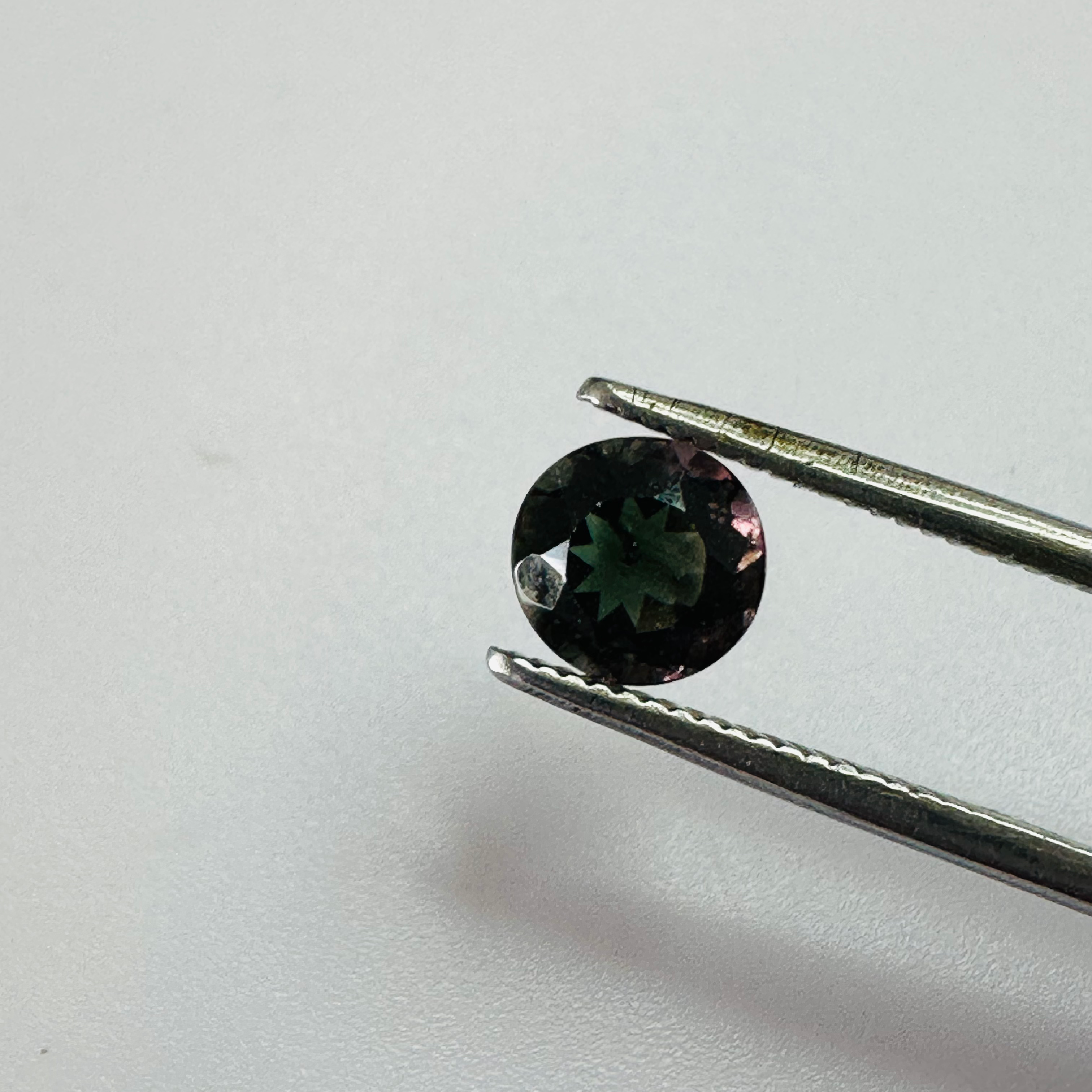 TOURMALINE BI COLOUR ROUND  6MM   0.89CTS image 2