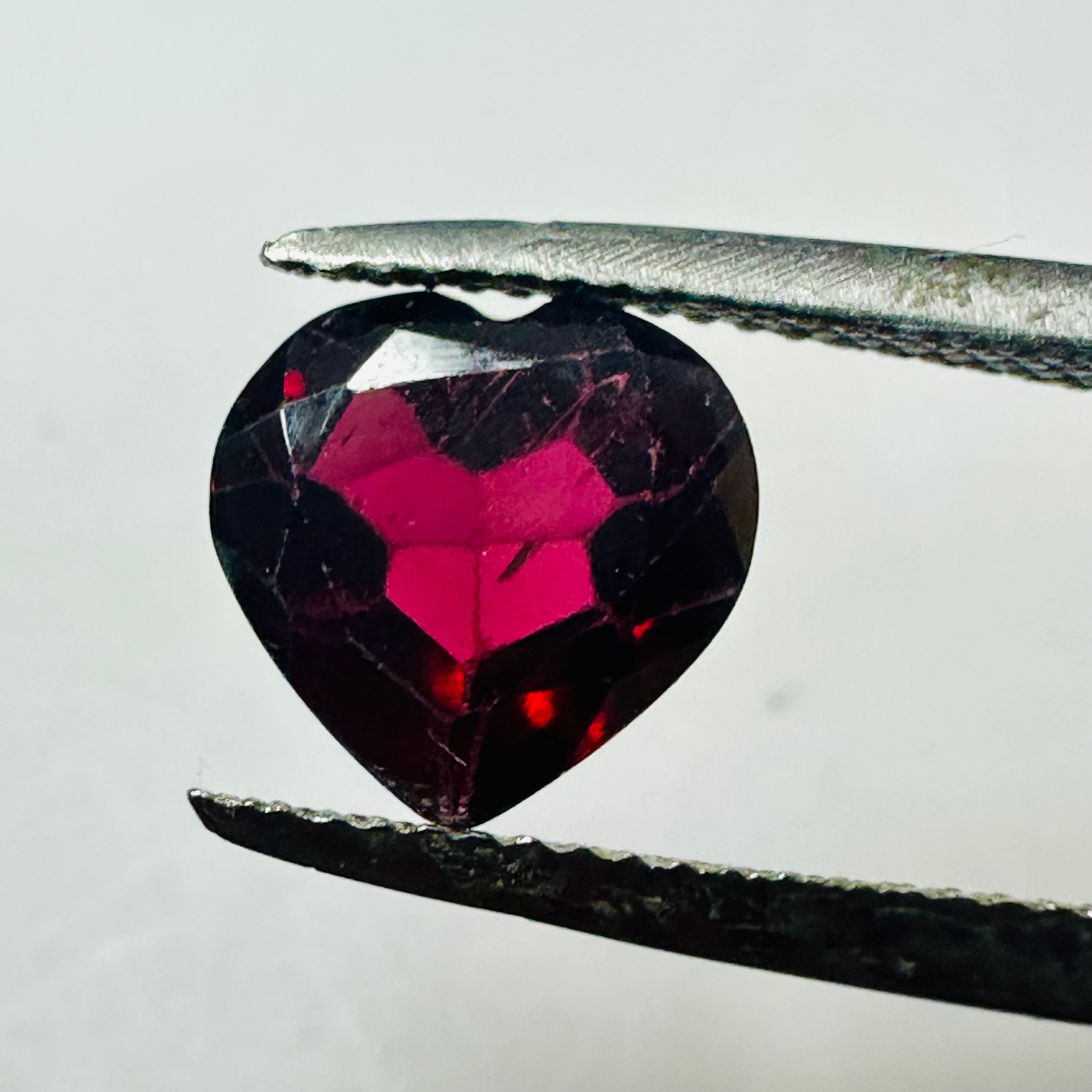 GARNET HEART CUT 8MMX7.8MM  2.07CTS  DEEP RED image 0
