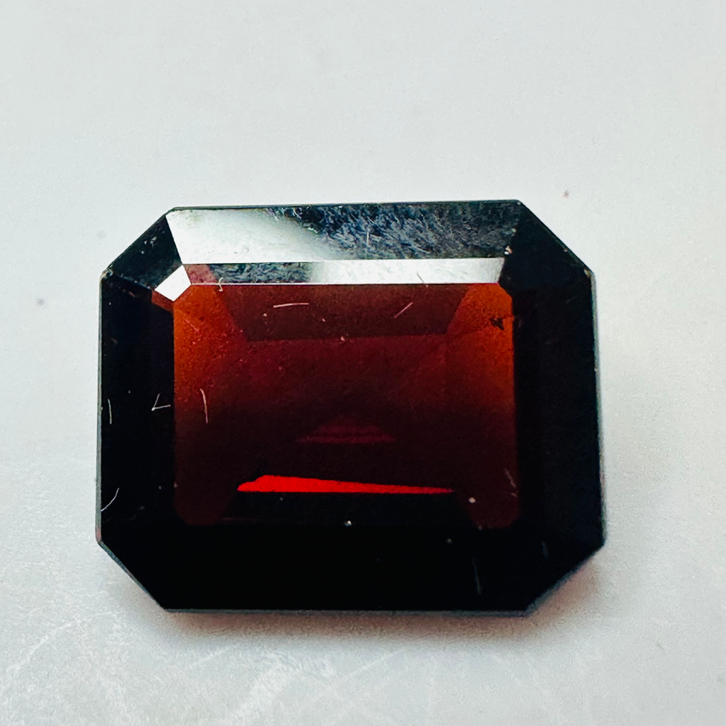 GARNET  EMERALD CUT 11.7X9.8MM  4.96CTS  DEEP RED image 1