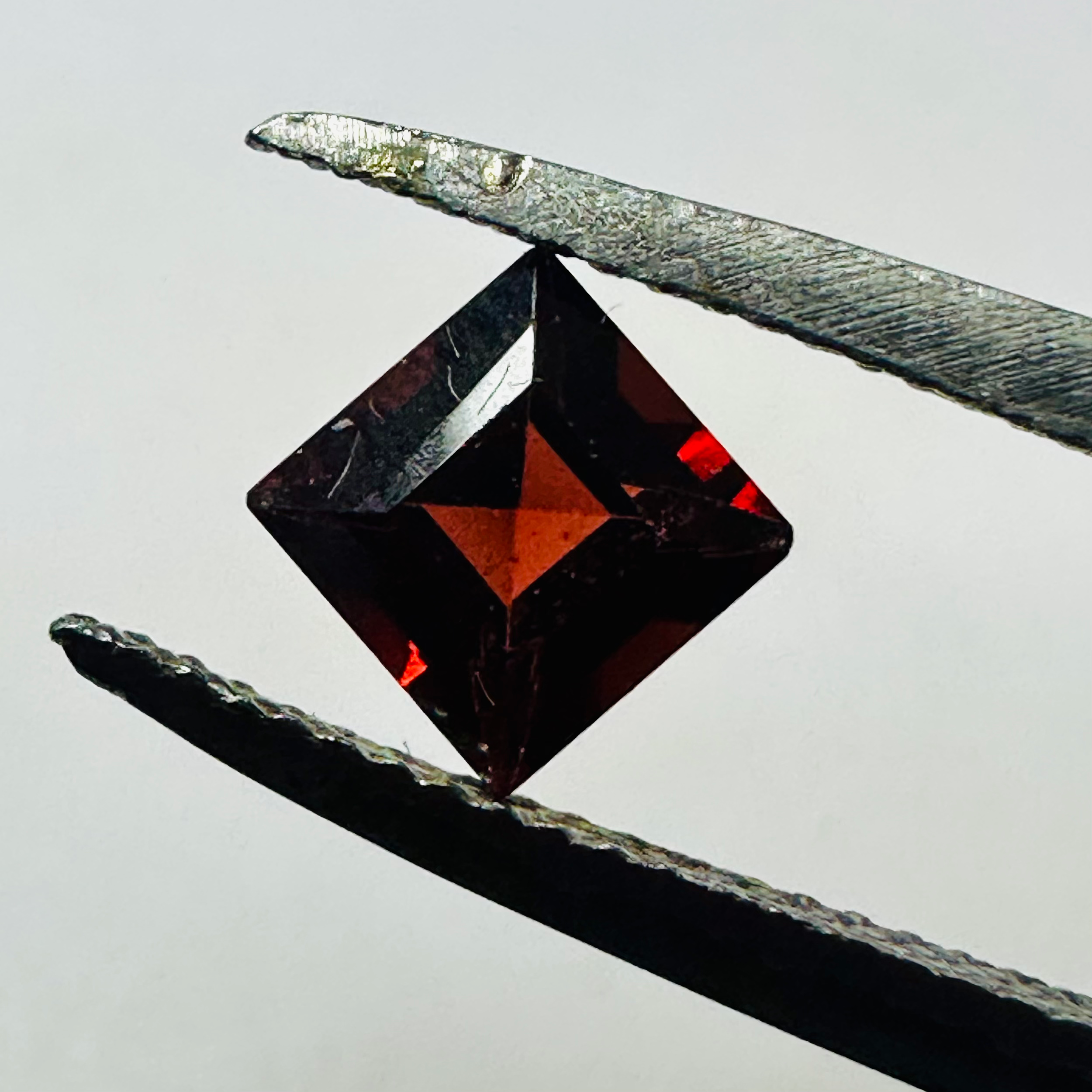 GARNET SQUARE 5MM  0.86CTS RED image 0