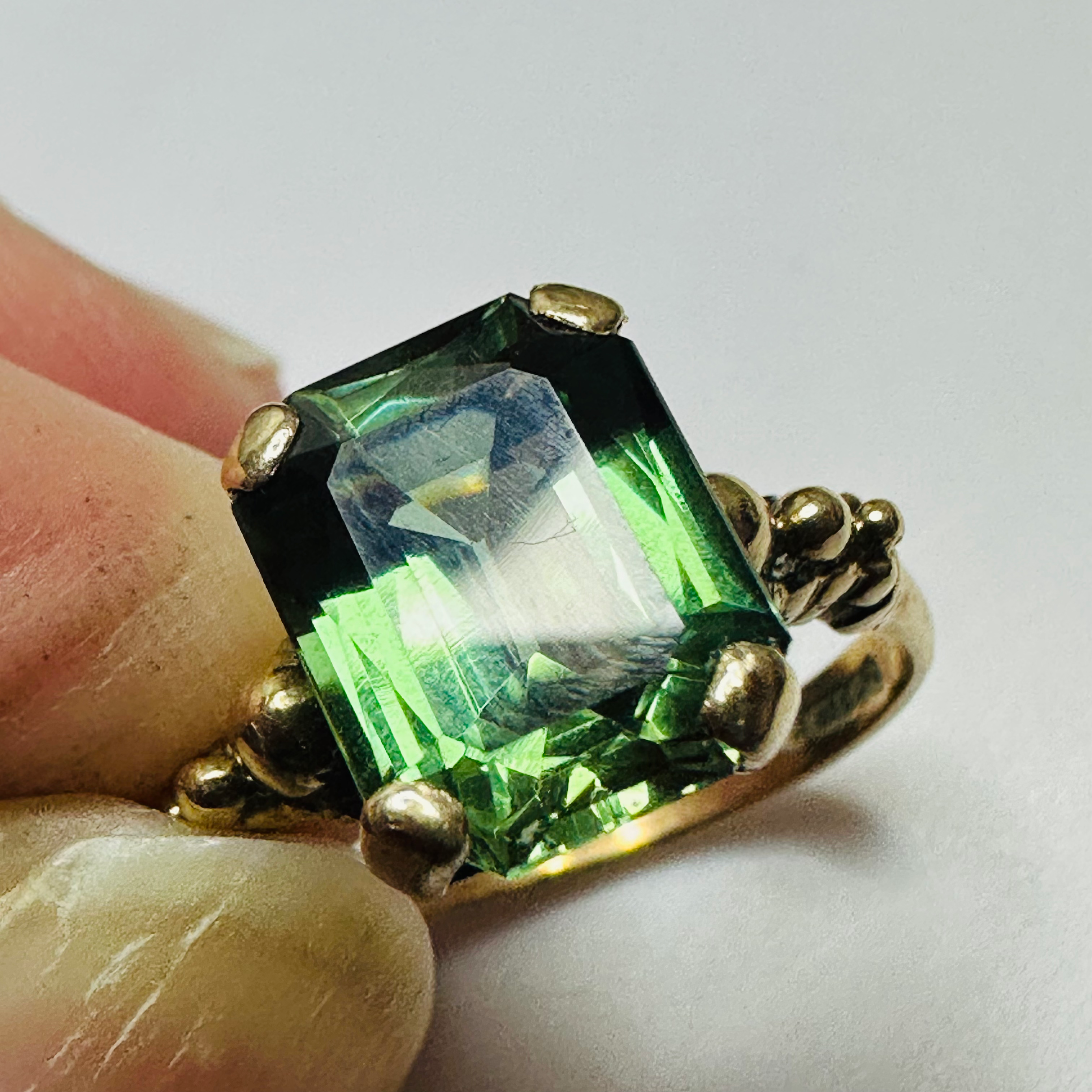 Vintage 9ct yellow gold Syntetic Spinel ring size N image 8