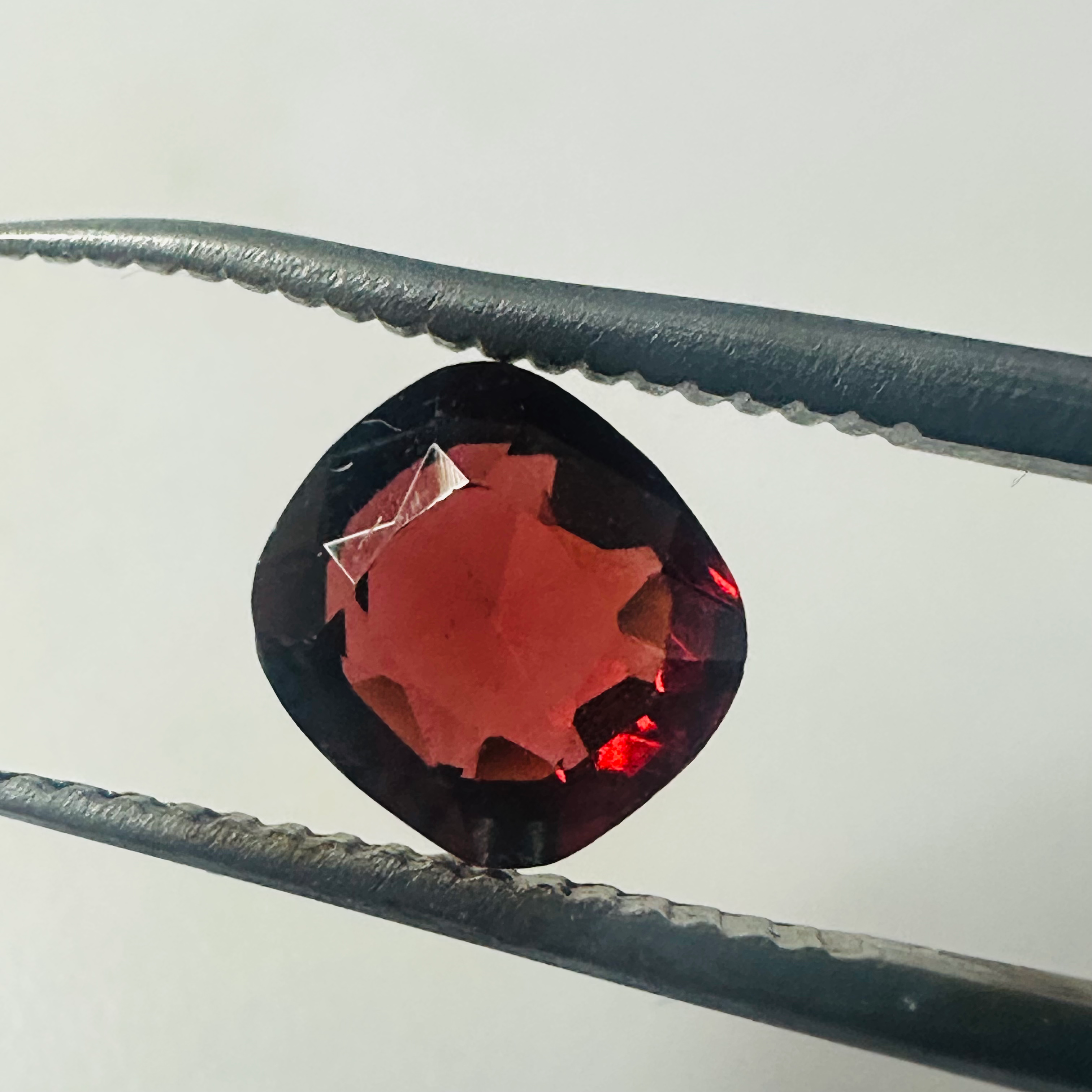 GARNET CUSTION 7MM X 6.6MM 1.57CTS image 0