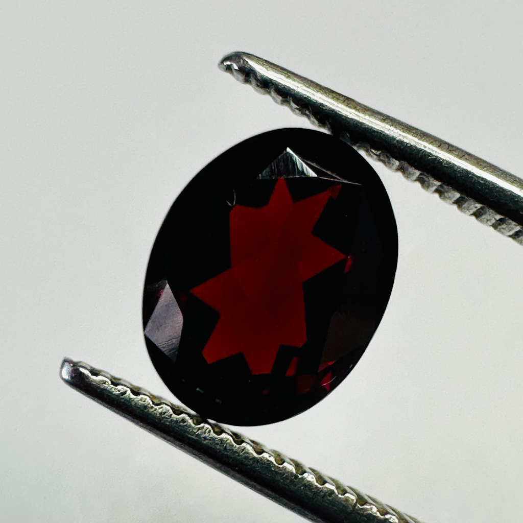 GARNET OVAL 9MMX7MM 2.16CTS image 1