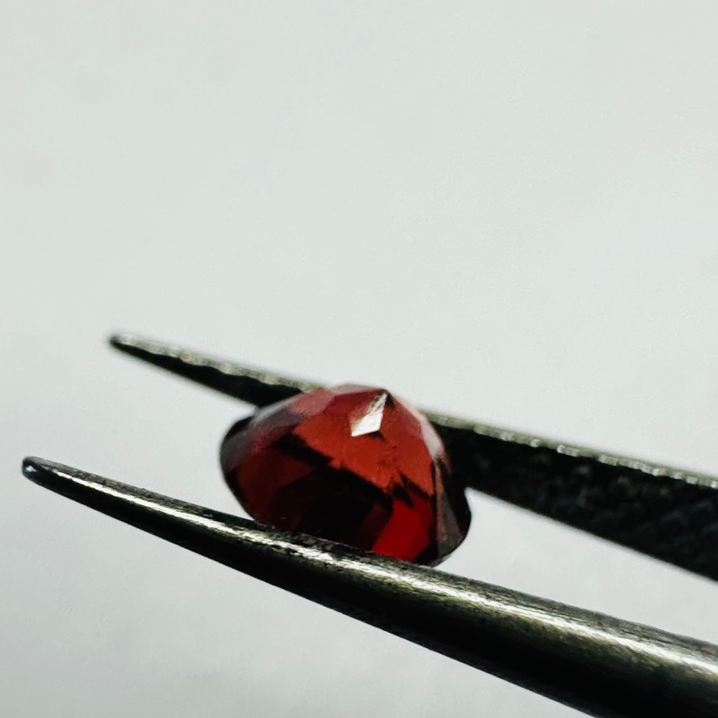 GARNET  ROUND 4.8MM  0.54CTS  RED/ORANGE image 2