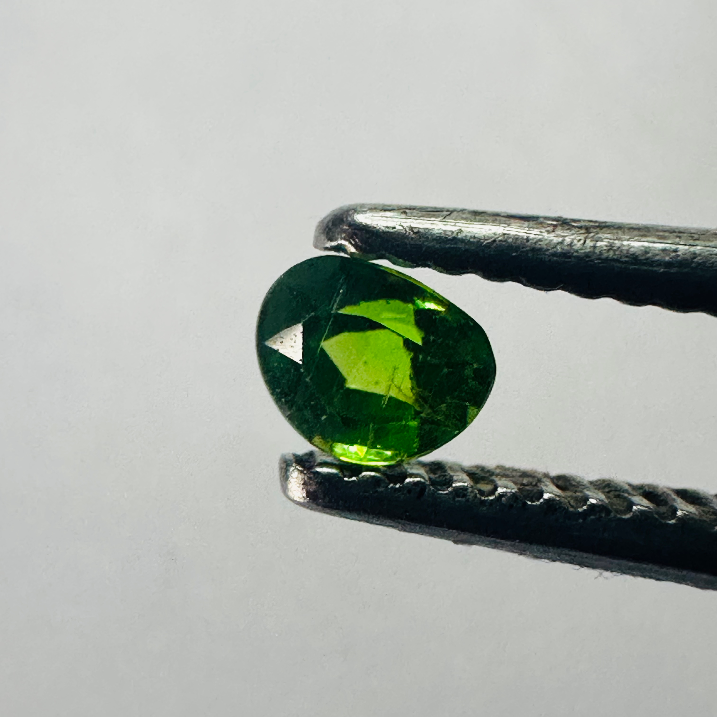 GARNET GREEN D SHAPE 3.4MMX2.9MM  0.18CTS image 3