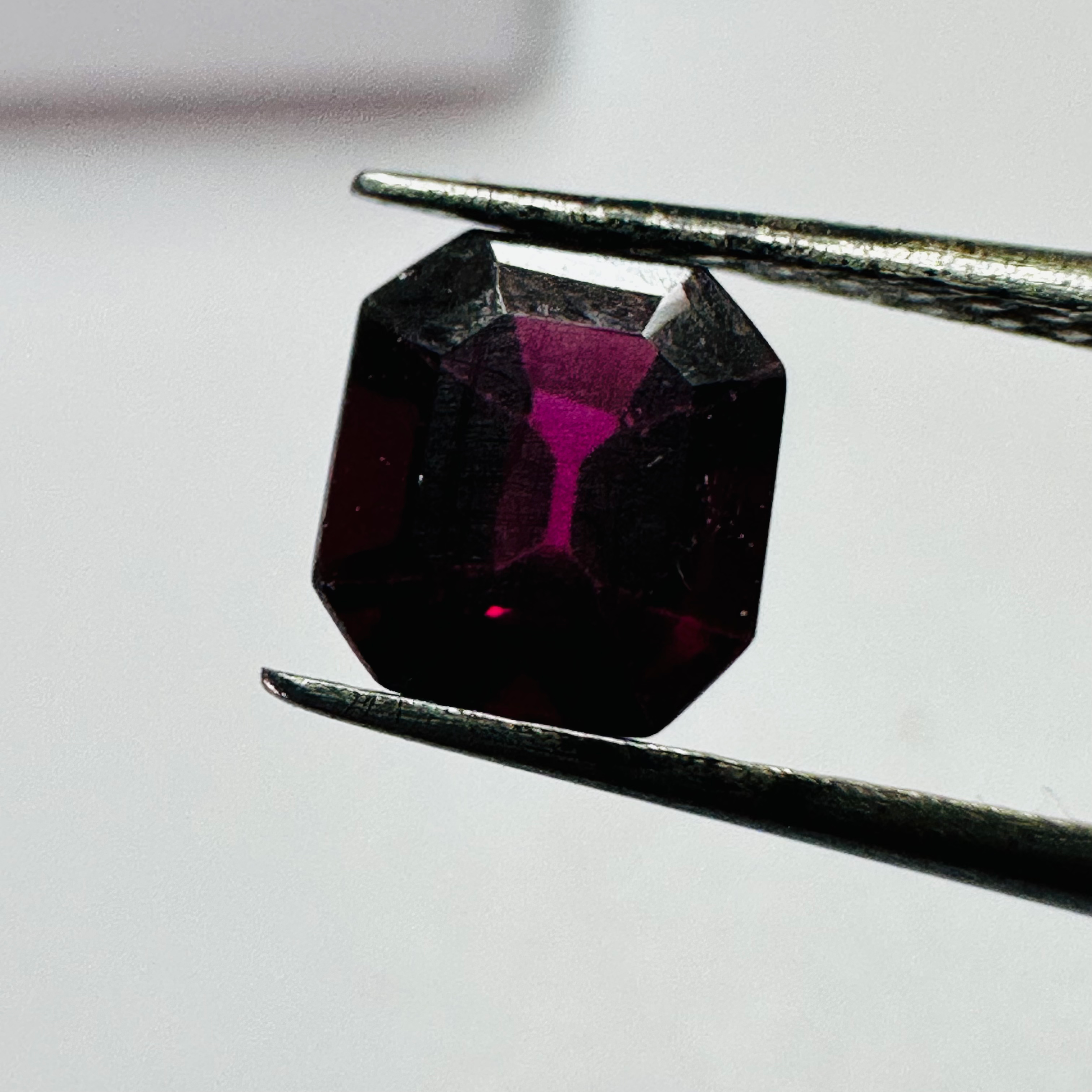 GARNET  RECTANGLE  5.5MMX 4.8MM 0.80CTS RED image 2