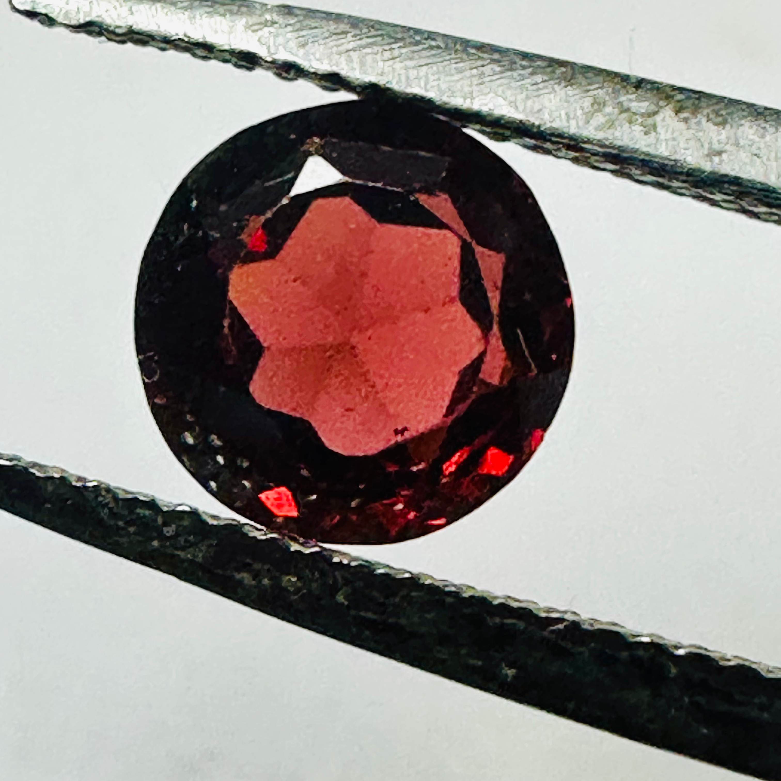 GARNET  ROUND 7.1MM  1.73CTS  RED image 6
