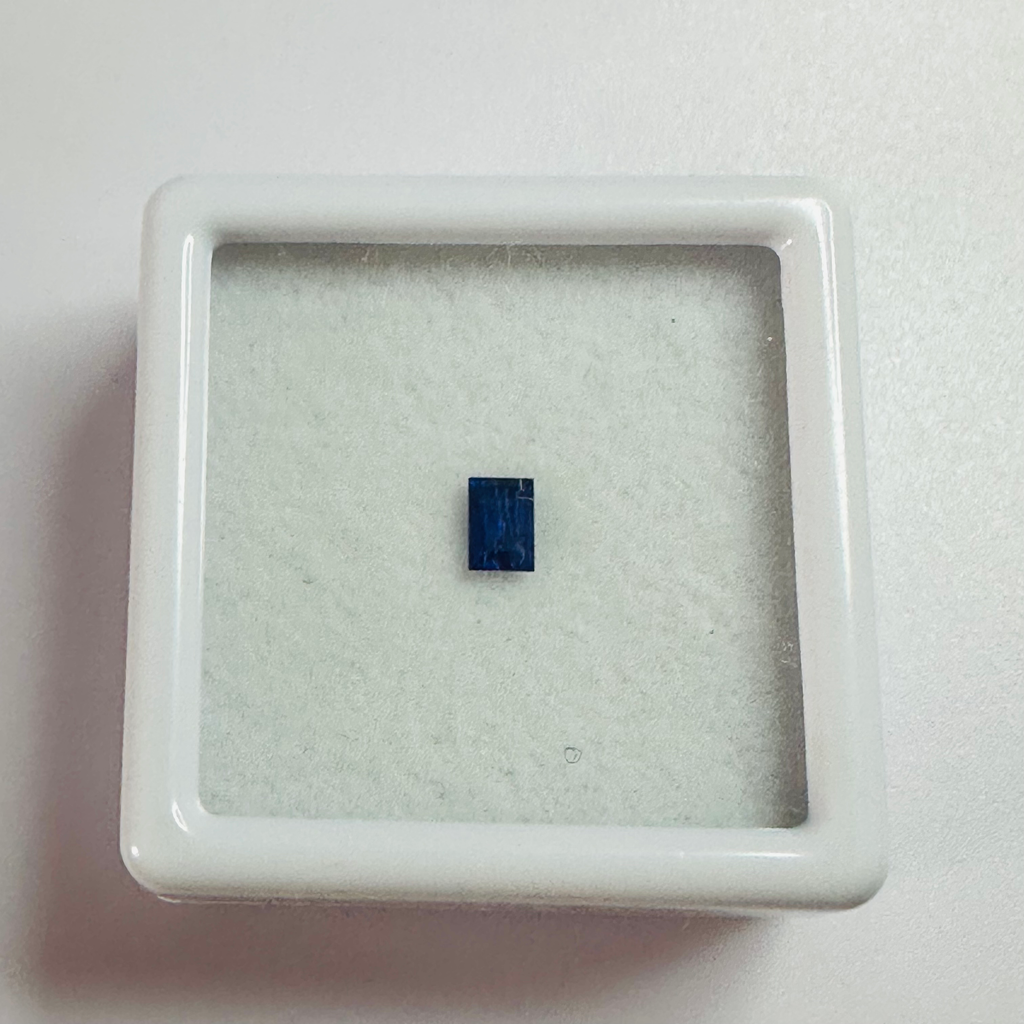 BLUE SAPPHIRE 3.8MM X 2.1MM     0.20CTS image 0