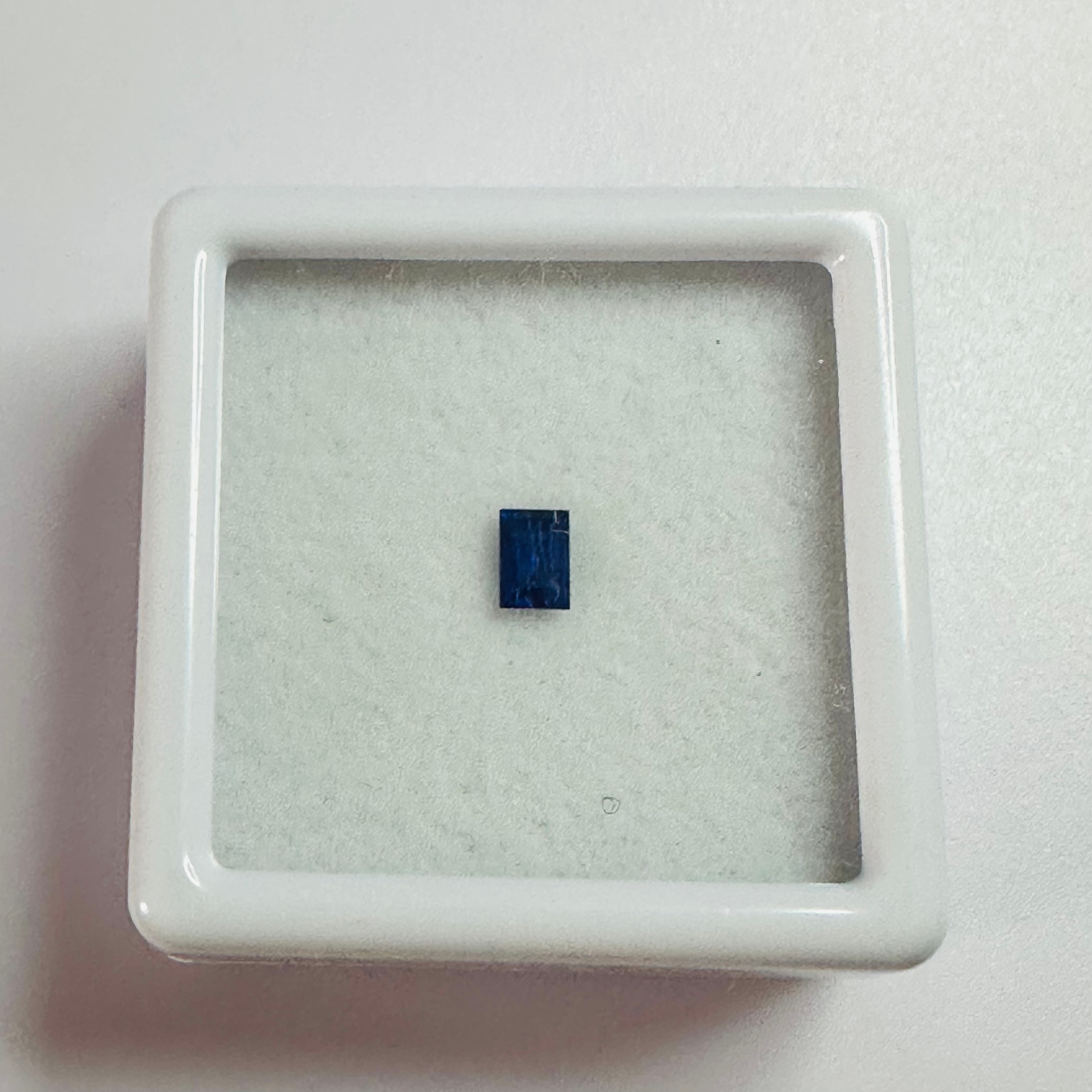 BLUE SAPPHIRE 3.8MM X 2.1MM     0.20CTS image 0