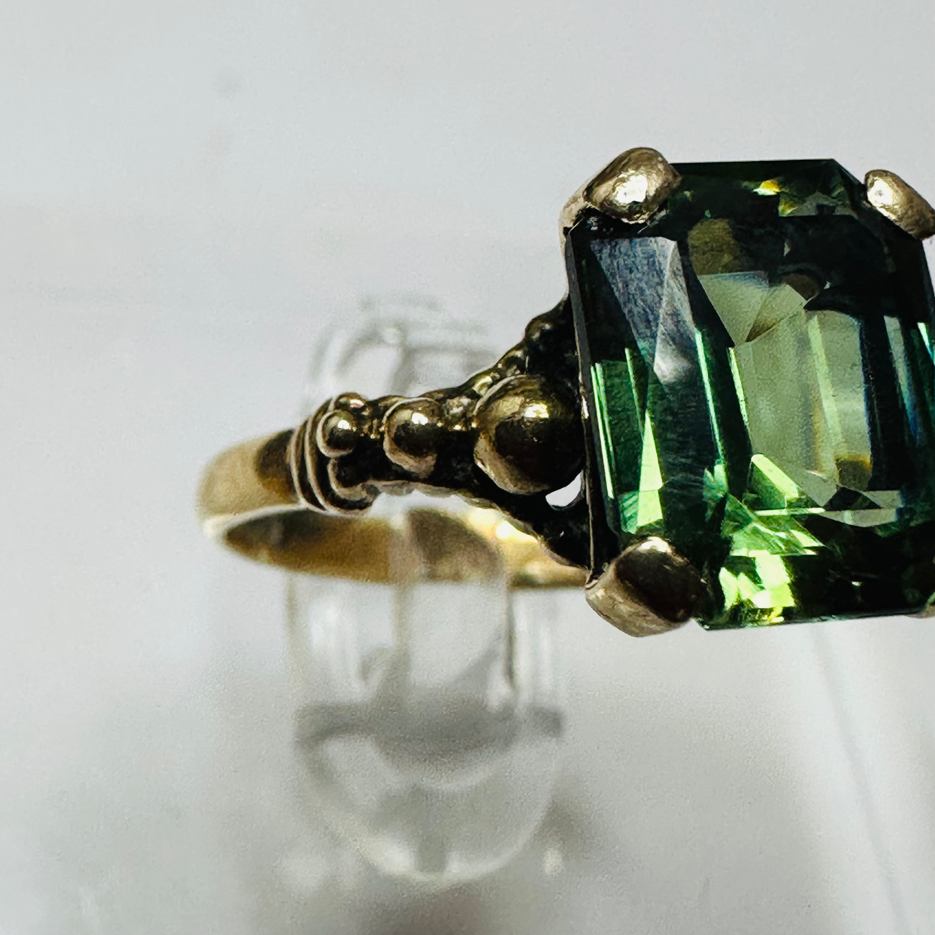 Vintage 9ct yellow gold Syntetic Spinel ring size N image 1