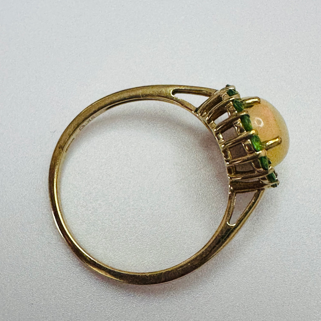 9CT FIRE OPAL AND GREEN GARNET RING SIZE R1/2 image 1