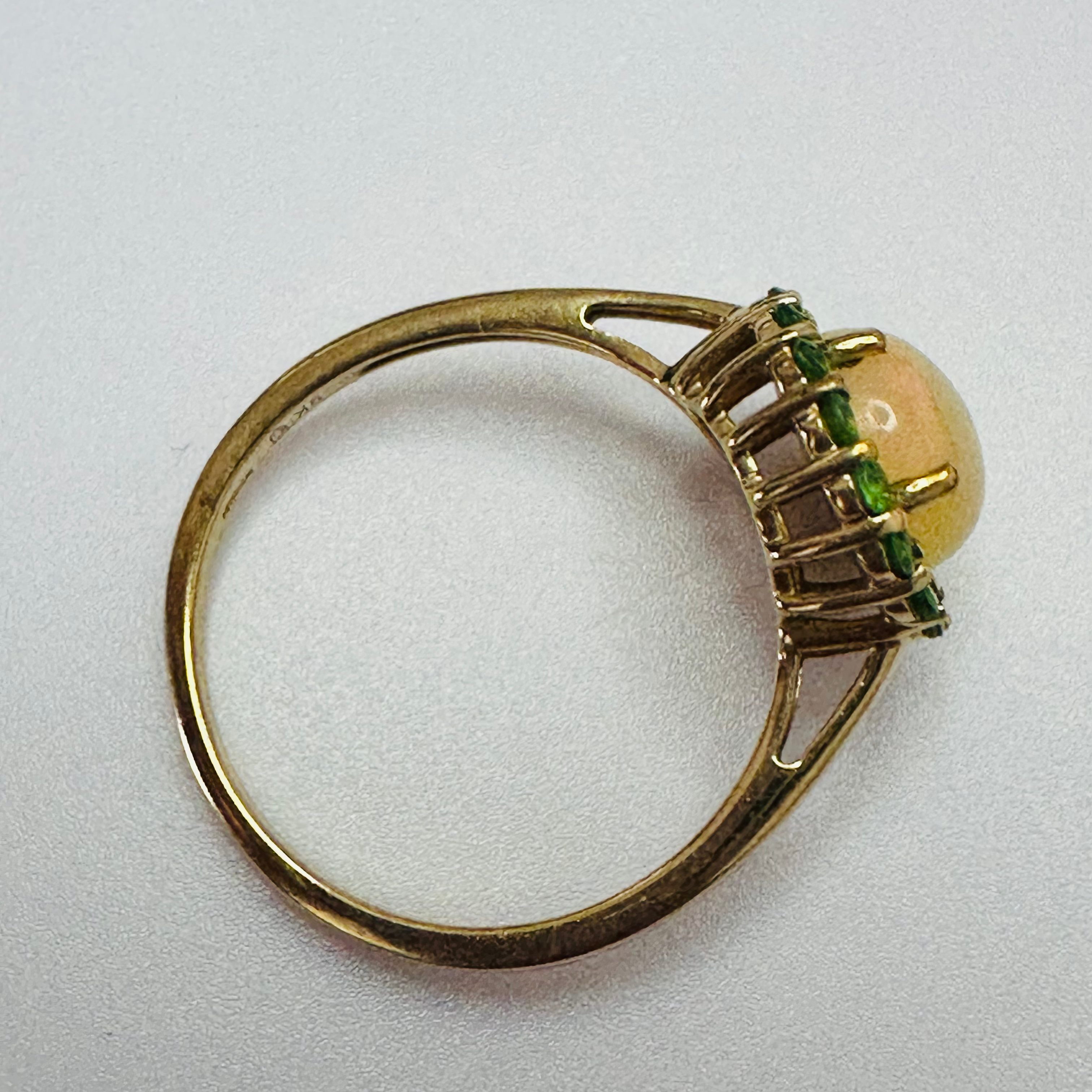 9CT FIRE OPAL AND GREEN GARNET RING SIZE R1/2 image 1