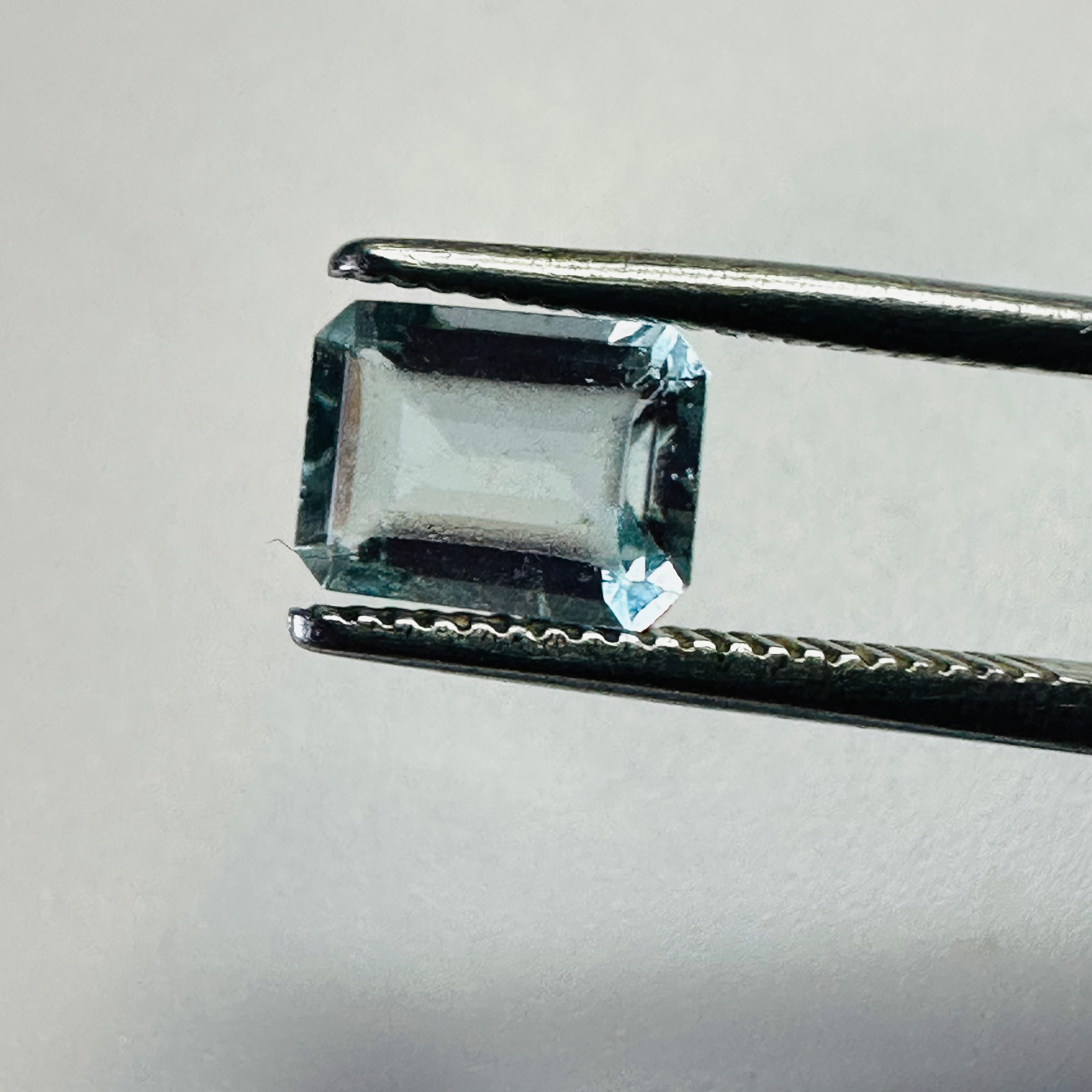 AQUAMARINE  TRAP CUT 7.1MMX5.3MM 0.89CTS image 1