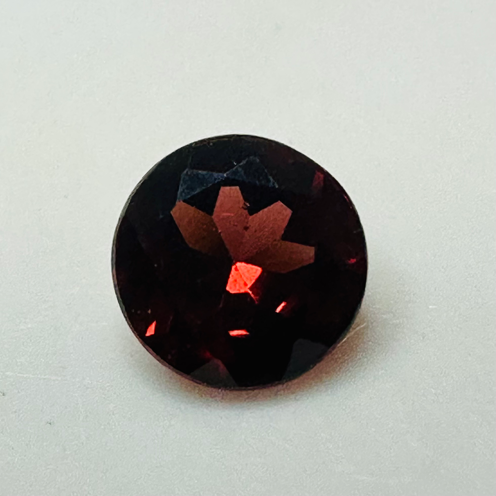 GARNET  ROUND 5.2MM  0.68CTS  RED image 6