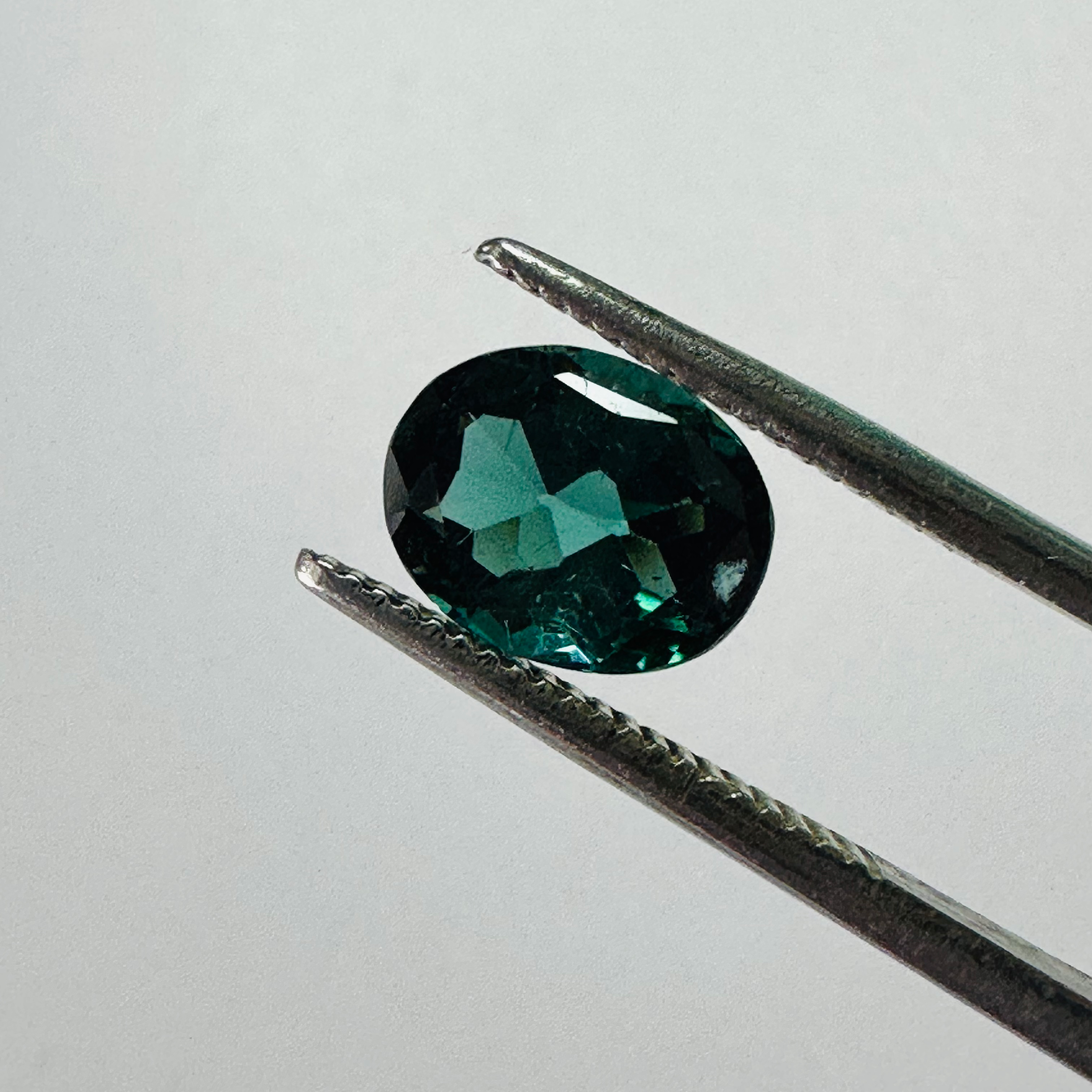 TOURMALINE GREEN OVAL 8.2MMx6.5MM  1.42CTS image 1