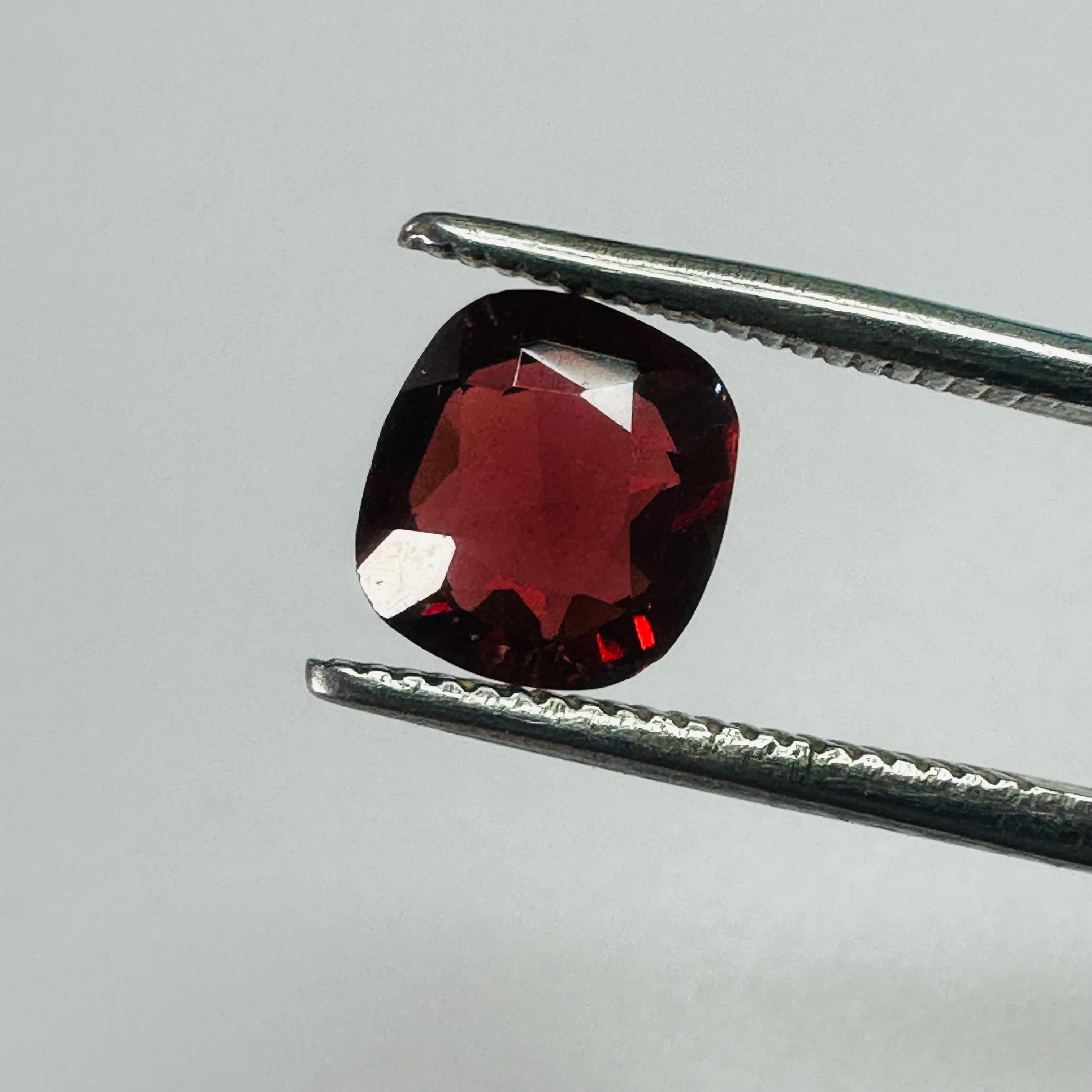 GARNET CUSTION 7MM X 6.6MM 1.57CTS image 4