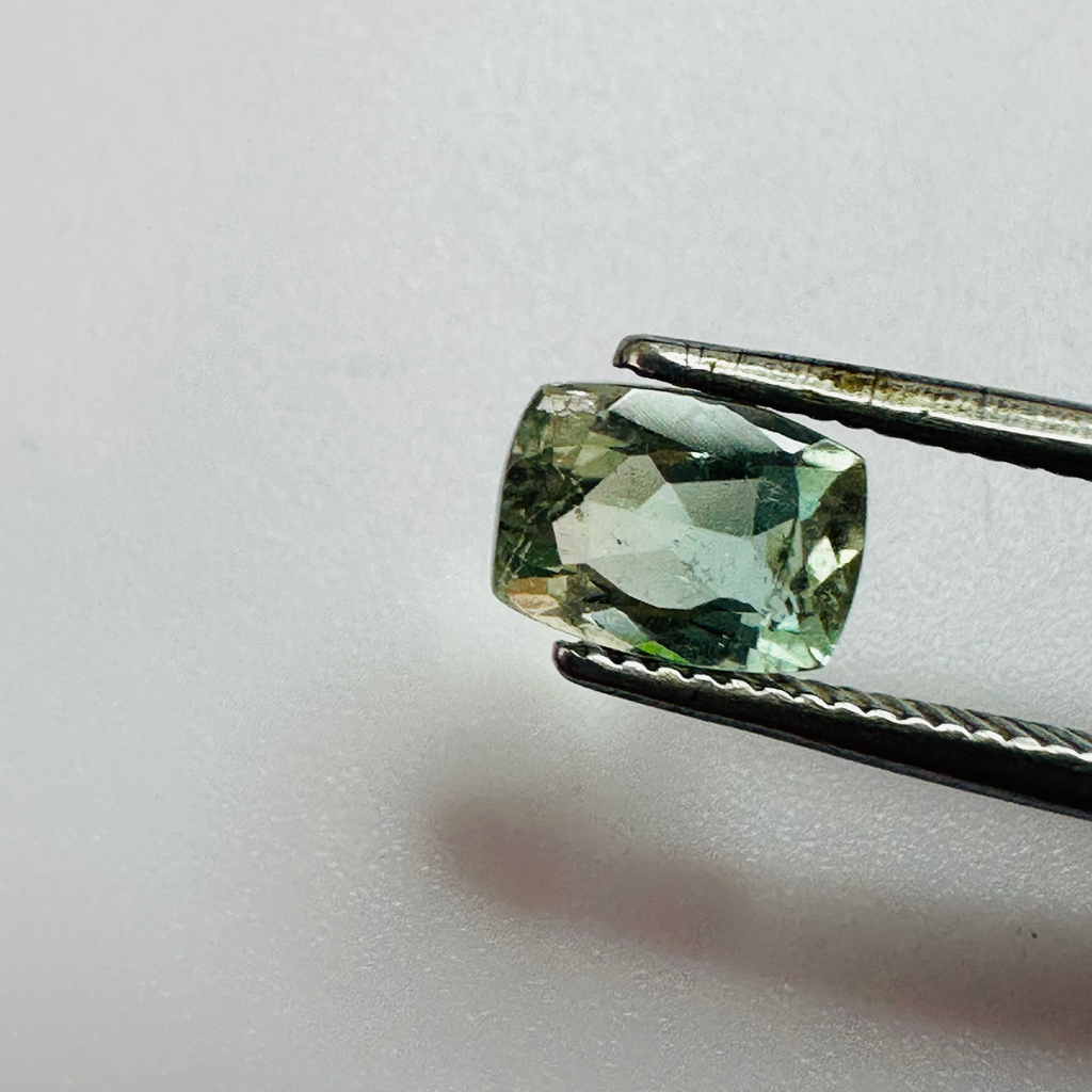 TOURMALINE BI COLOUR CUSHION  7MMX5MM   0.93CTS image 3