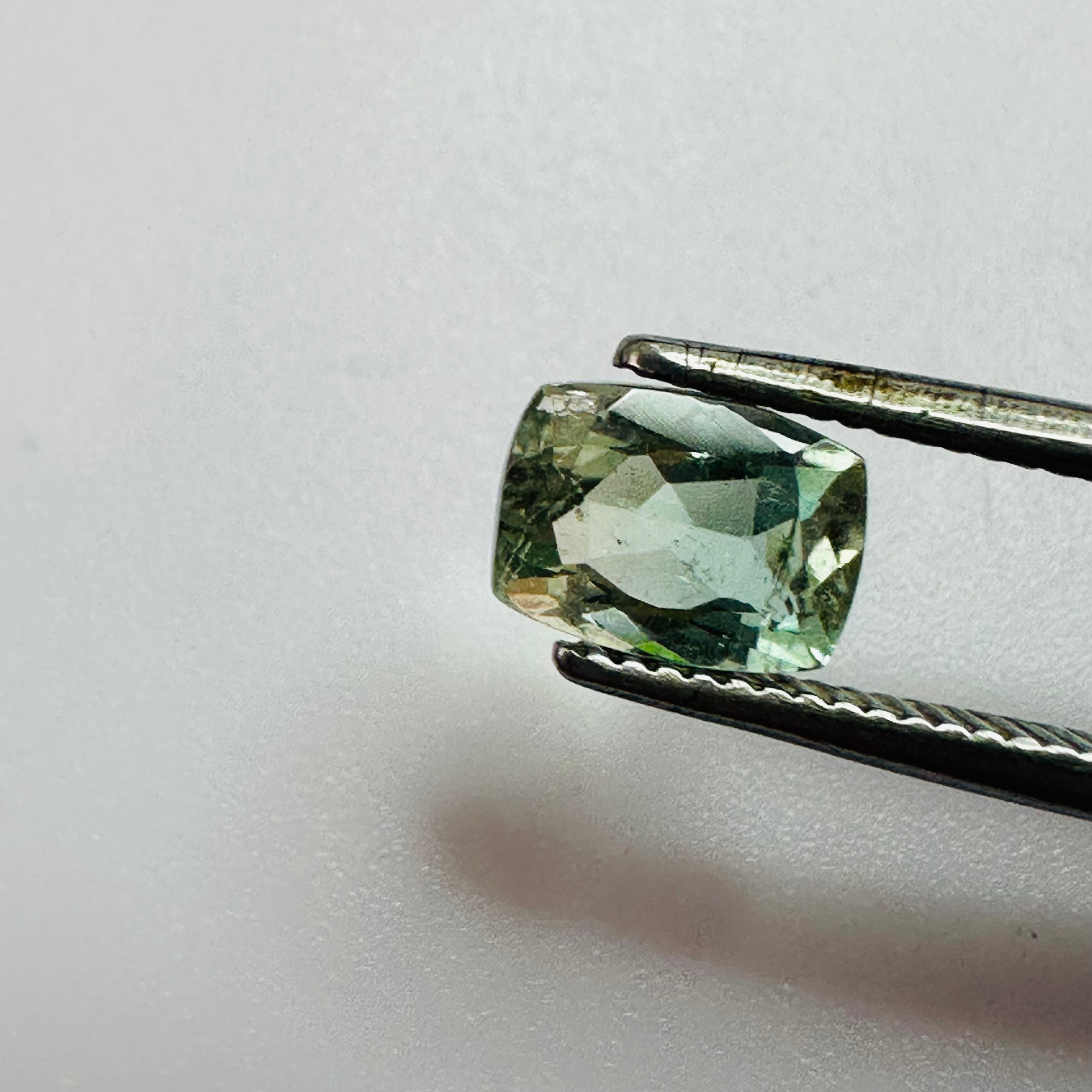 TOURMALINE BI COLOUR CUSHION  7MMX5MM   0.93CTS image 3