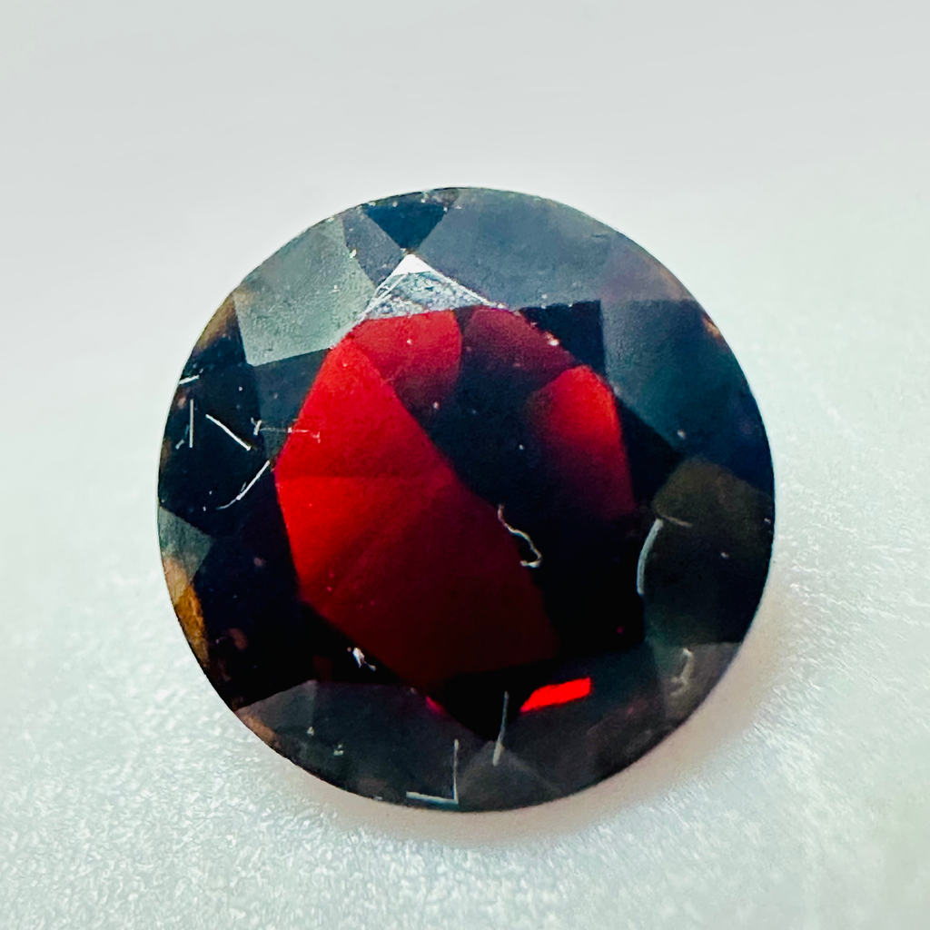 GARNET  ROUND 7MM  1.40CTS  DEEP RED image 1