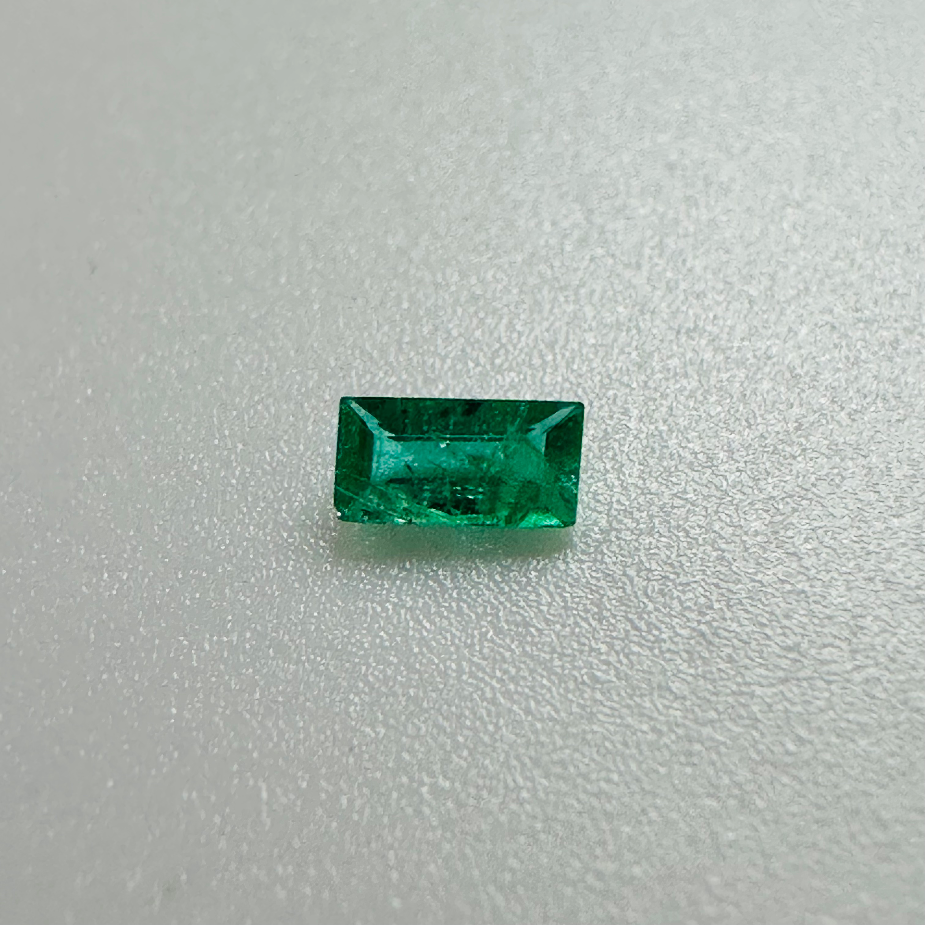 EMERALD BAGETTE 4.4MM X 2.3MM 0.15CTS image 2