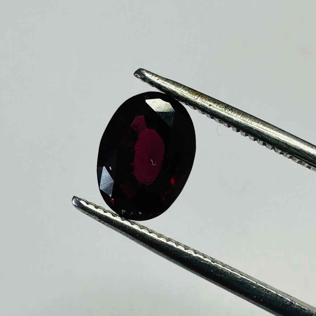 GARNET OVAL 8.7MMx6.5MM   1.90CTS image 4