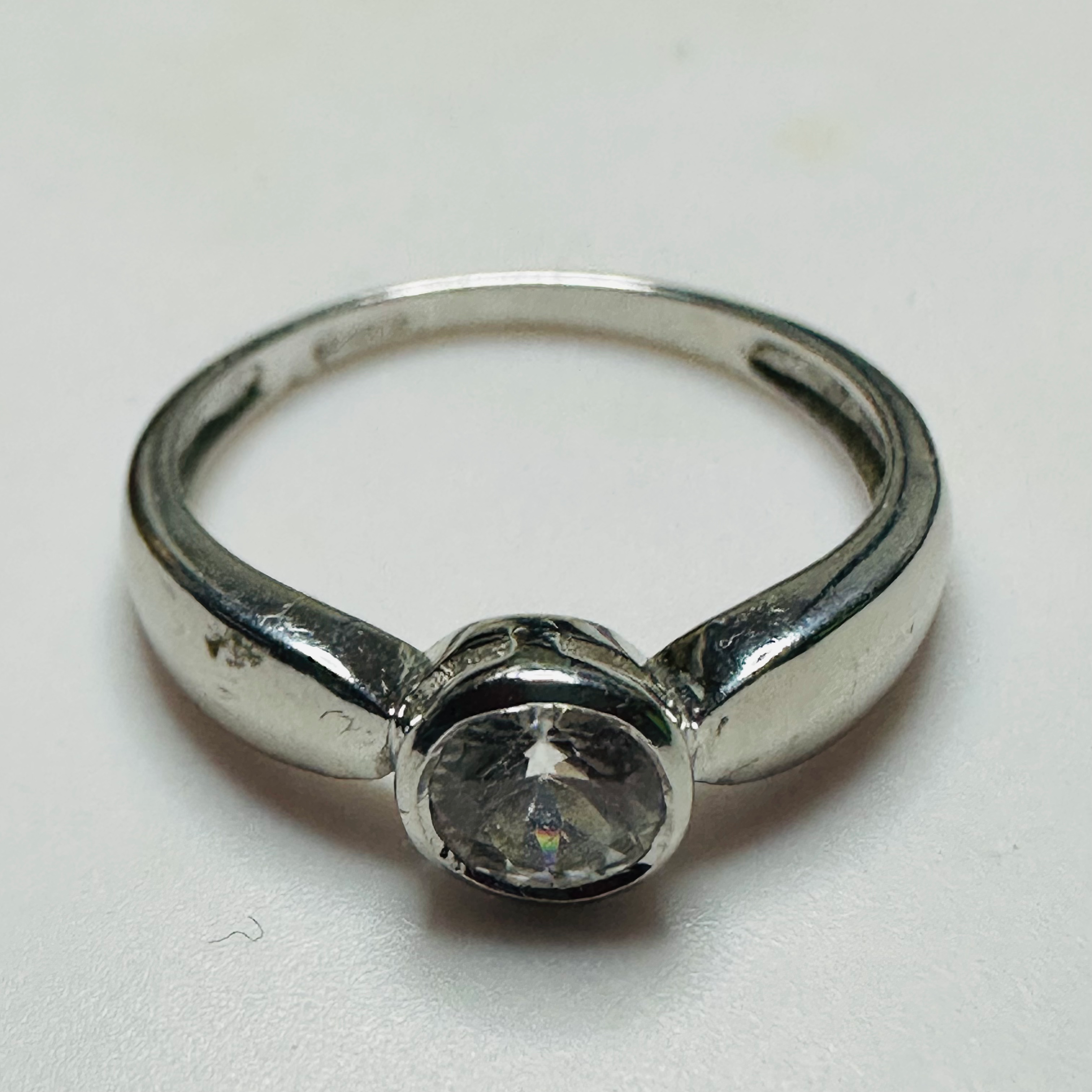 9ct White Gold and White Zircon ring size N1/2 image 6