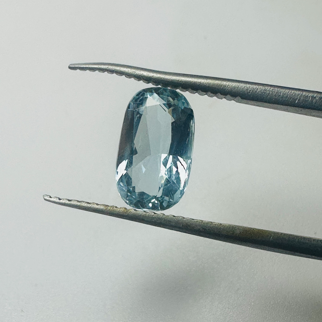 AQUAMARINE OVAL 10MMX6MM 1.69CTS image 1