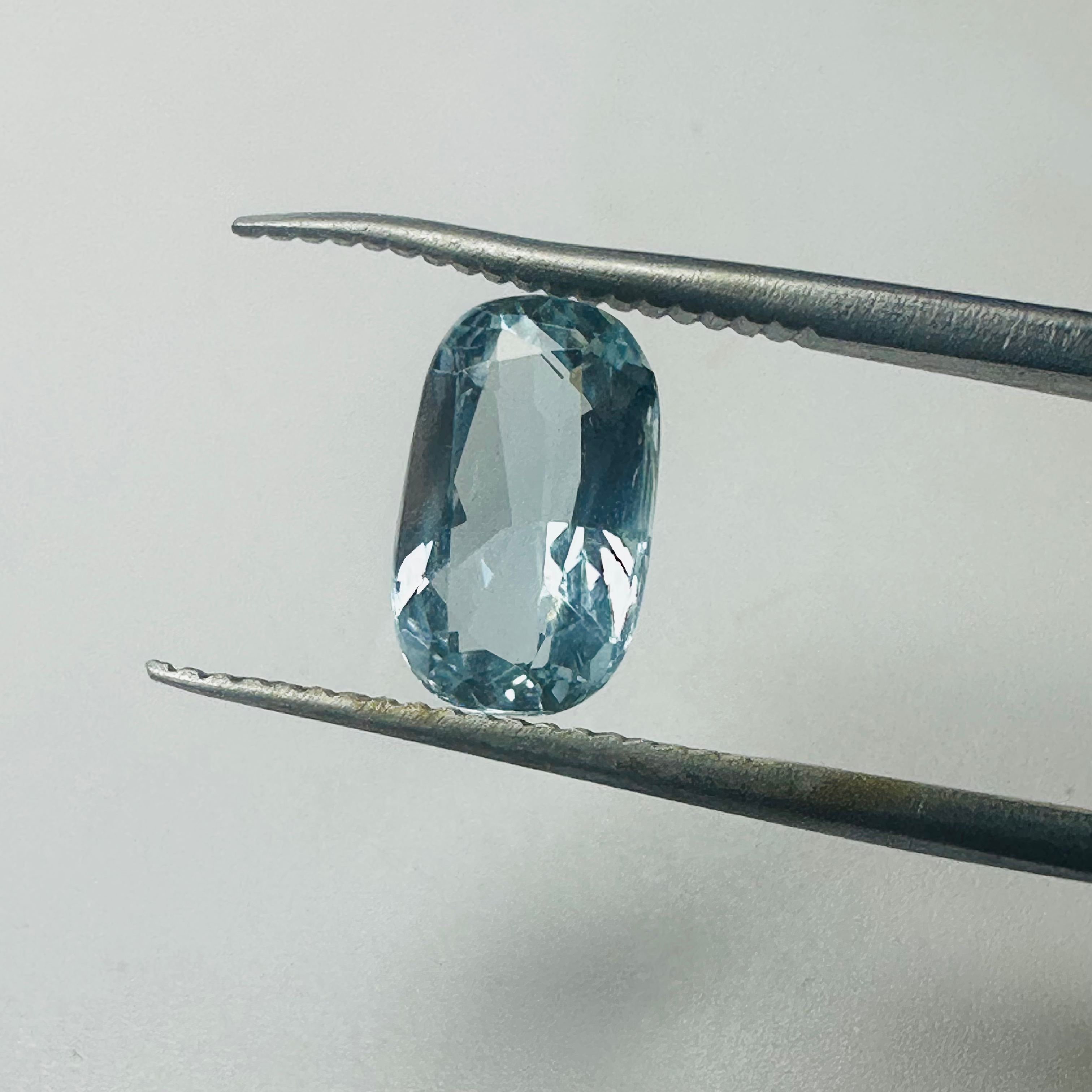 AQUAMARINE OVAL 10MMX6MM 1.69CTS image 1