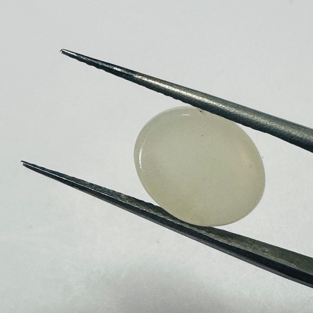 Moonstone  white moon oval 11.9mmx9.6mm  6.01cts image 4