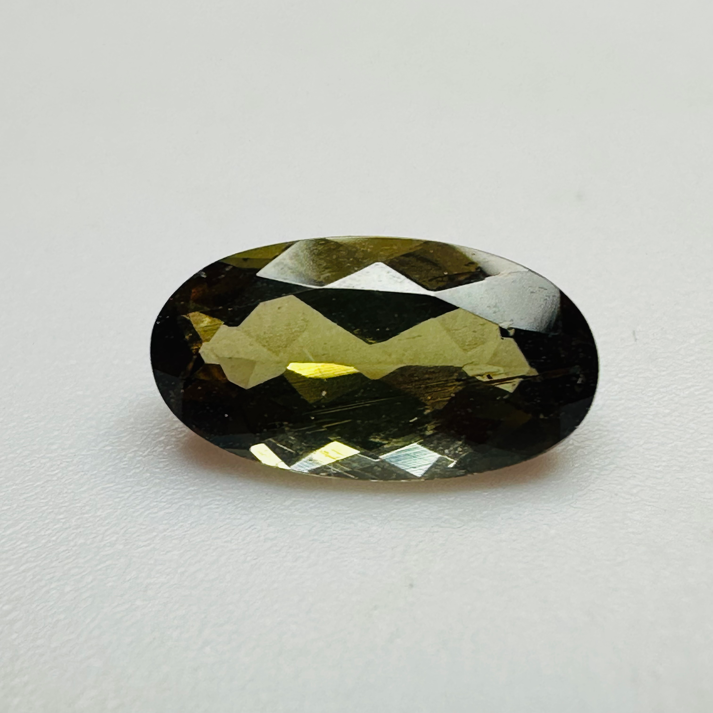 ANDALUSITE OVAL 9.5MMX4MM.  1.25CTS GREEN TO RED image 8
