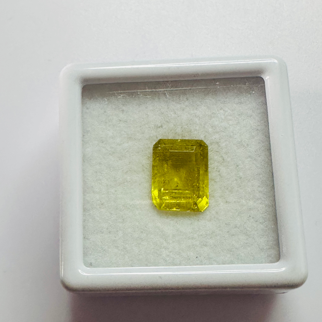 TOURMALINE YELLOW  9.1MMx7MM  2.63CTS image 1