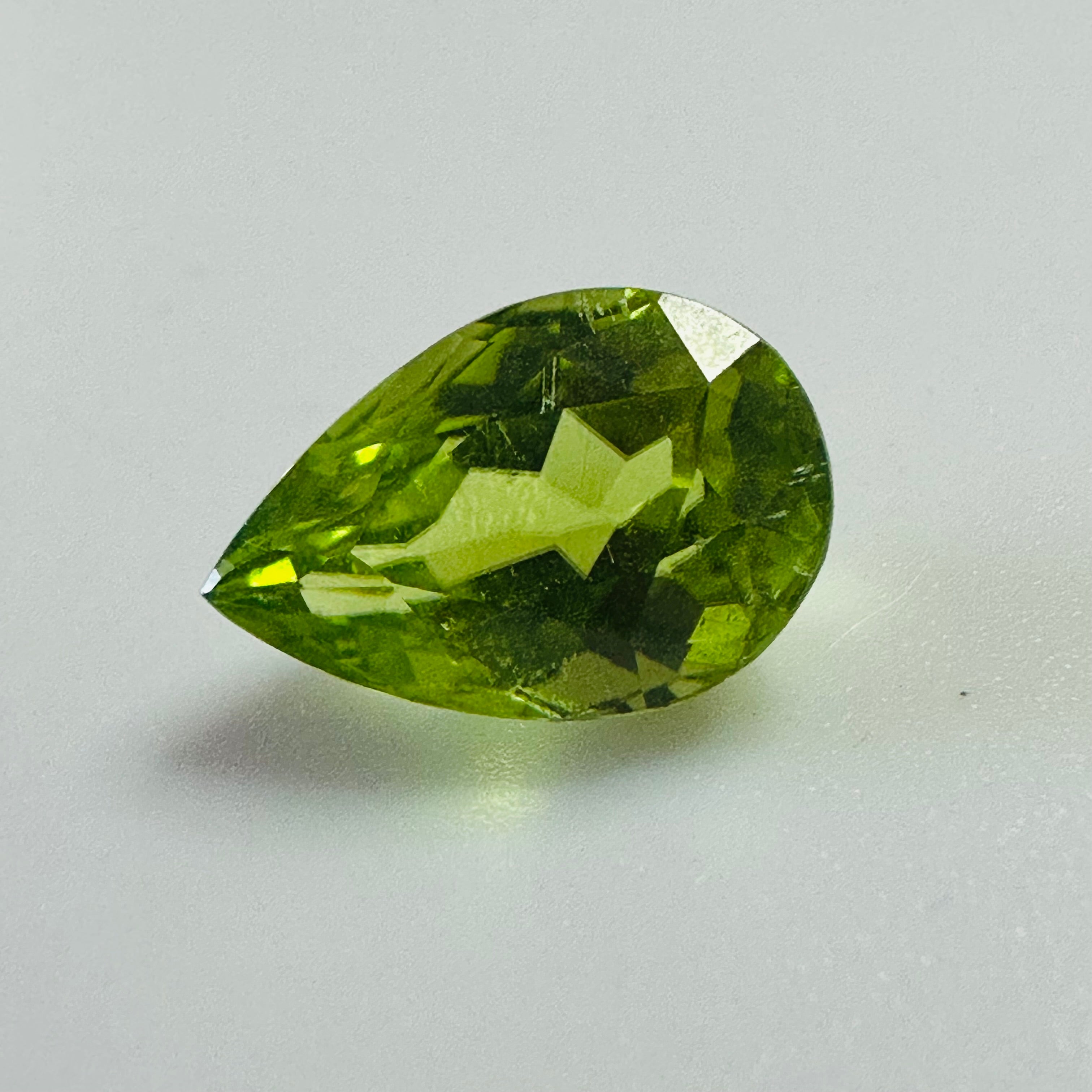 PERIDOT  DROP 11.3MMX7.4MM  3.40CTS image 0