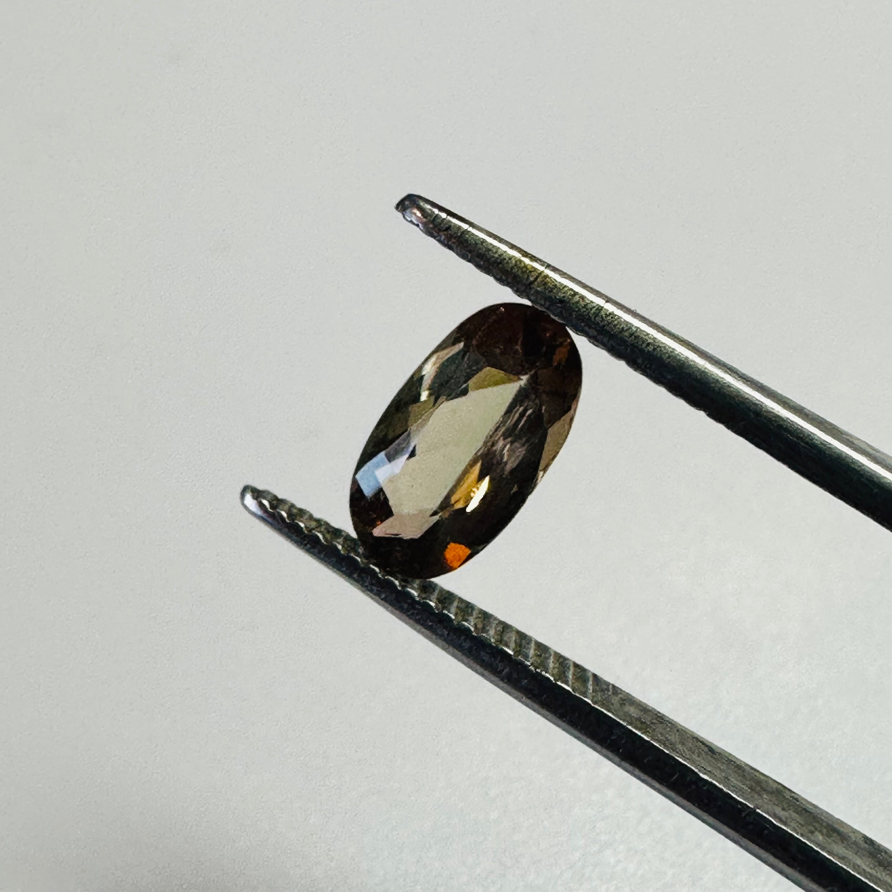 ANDALUSITE OVAL 9MMX5MM.  1.01CTS GREEN TO RED image 2