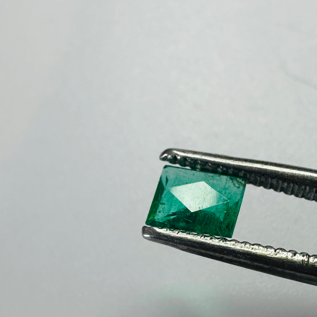 EMERALD FRENCH CUT 5MMX4.1MM. 0.36CTS image 3