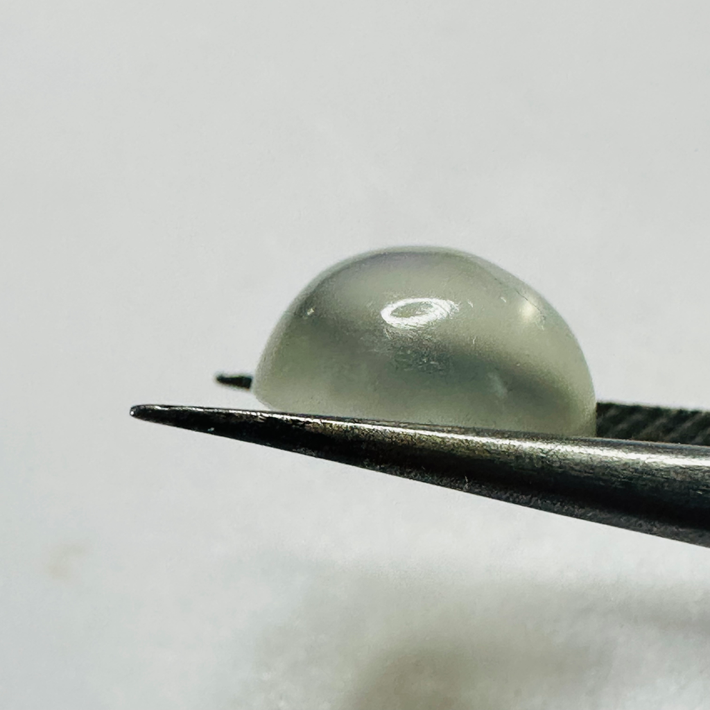 Moonstone  white moon oval 10.3mmx9.3mm  4.09cts image 3