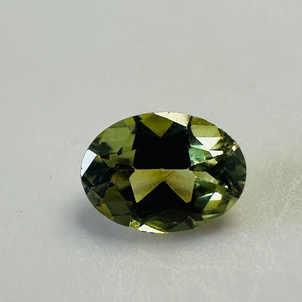 TOURMALINE LIME GREEN OVAL 7.2MMX5.2MM  1.29CTS image 1