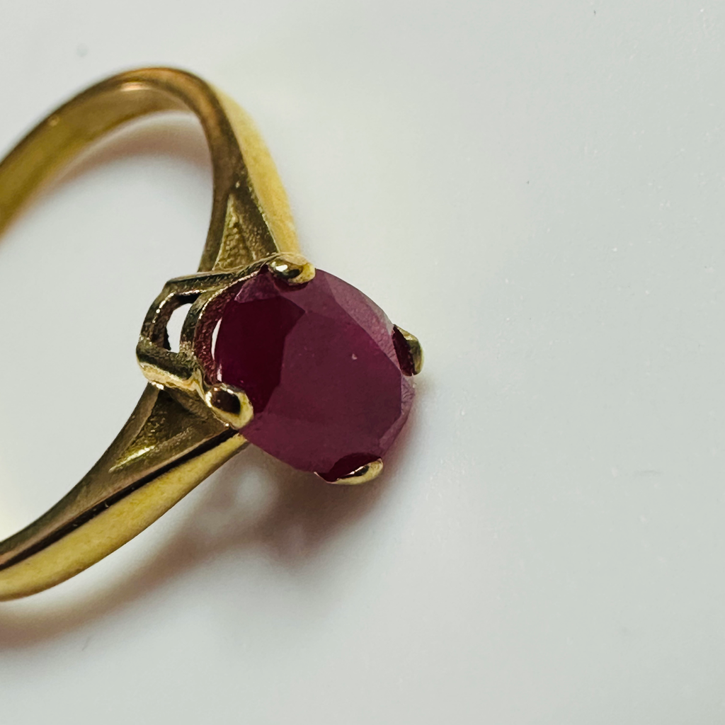 Hand cut Stunning Ruby   9ct yellow gold ring size M 1/2 image 4