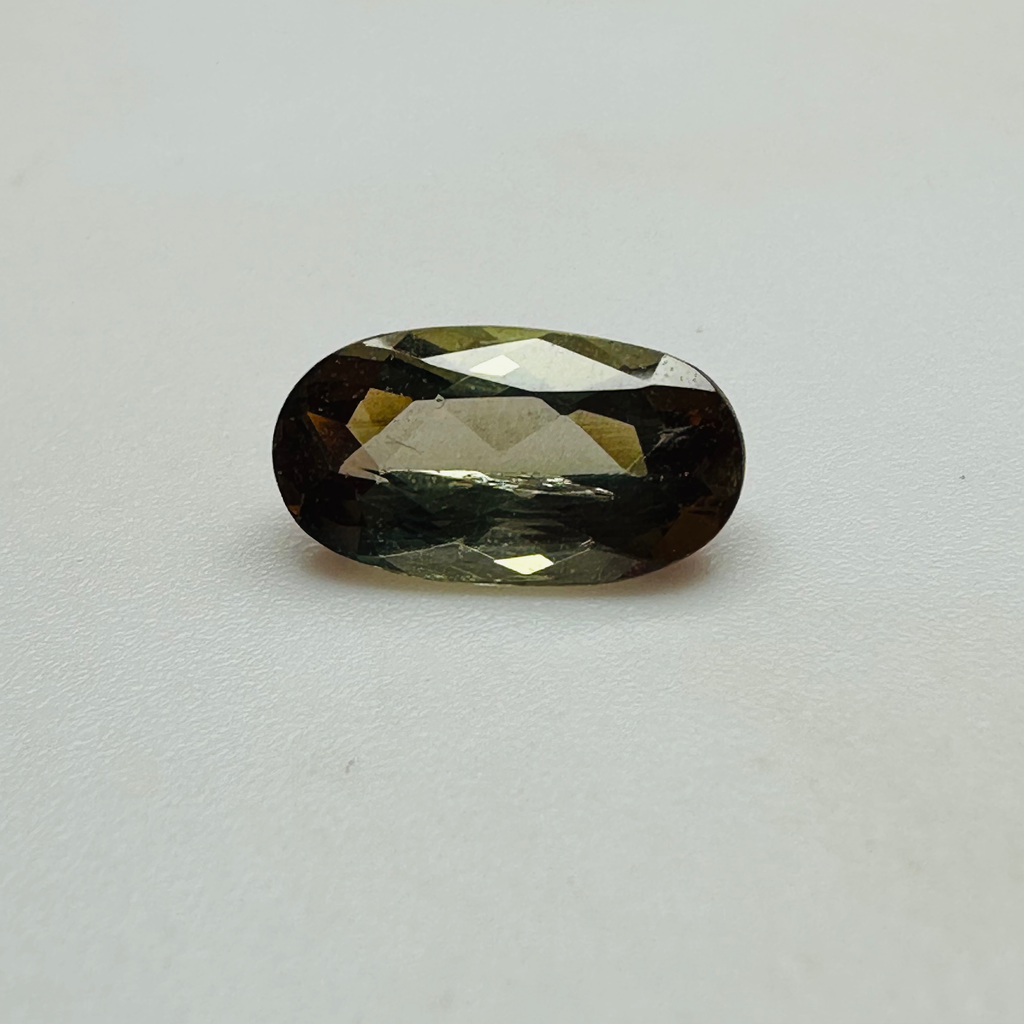 ANDALUSITE OVAL 9MMX5MM.  1.01CTS GREEN TO RED image 1