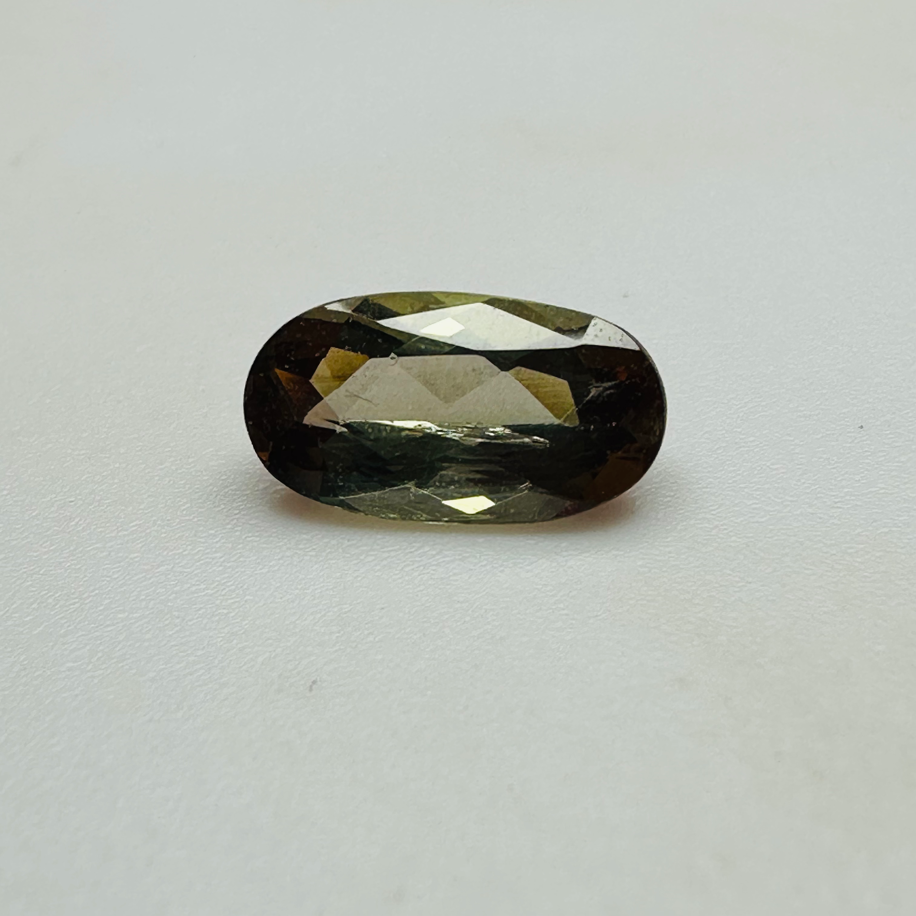 ANDALUSITE OVAL 9MMX5MM.  1.01CTS GREEN TO RED image 1