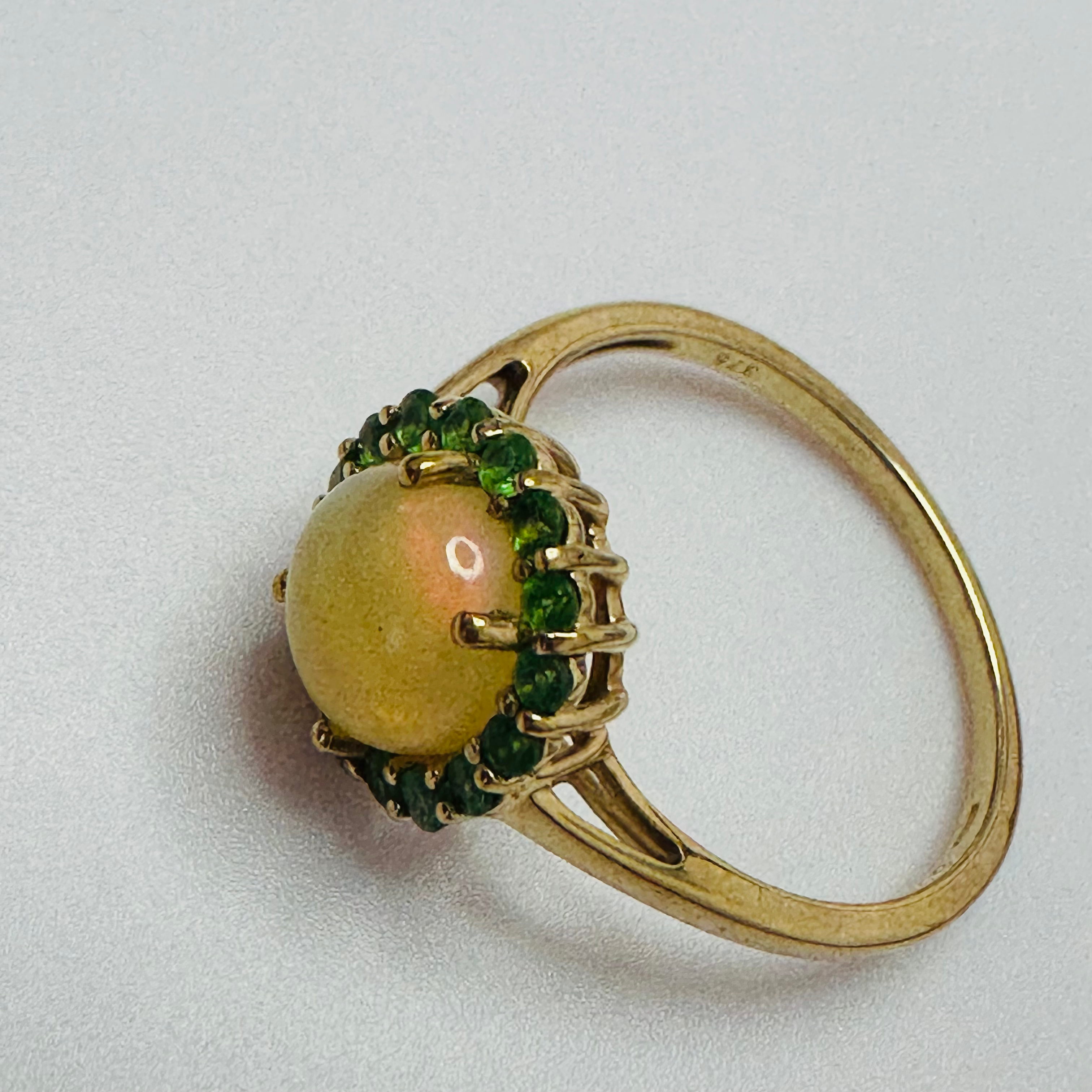 9CT FIRE OPAL AND GREEN GARNET RING SIZE R1/2 image 6