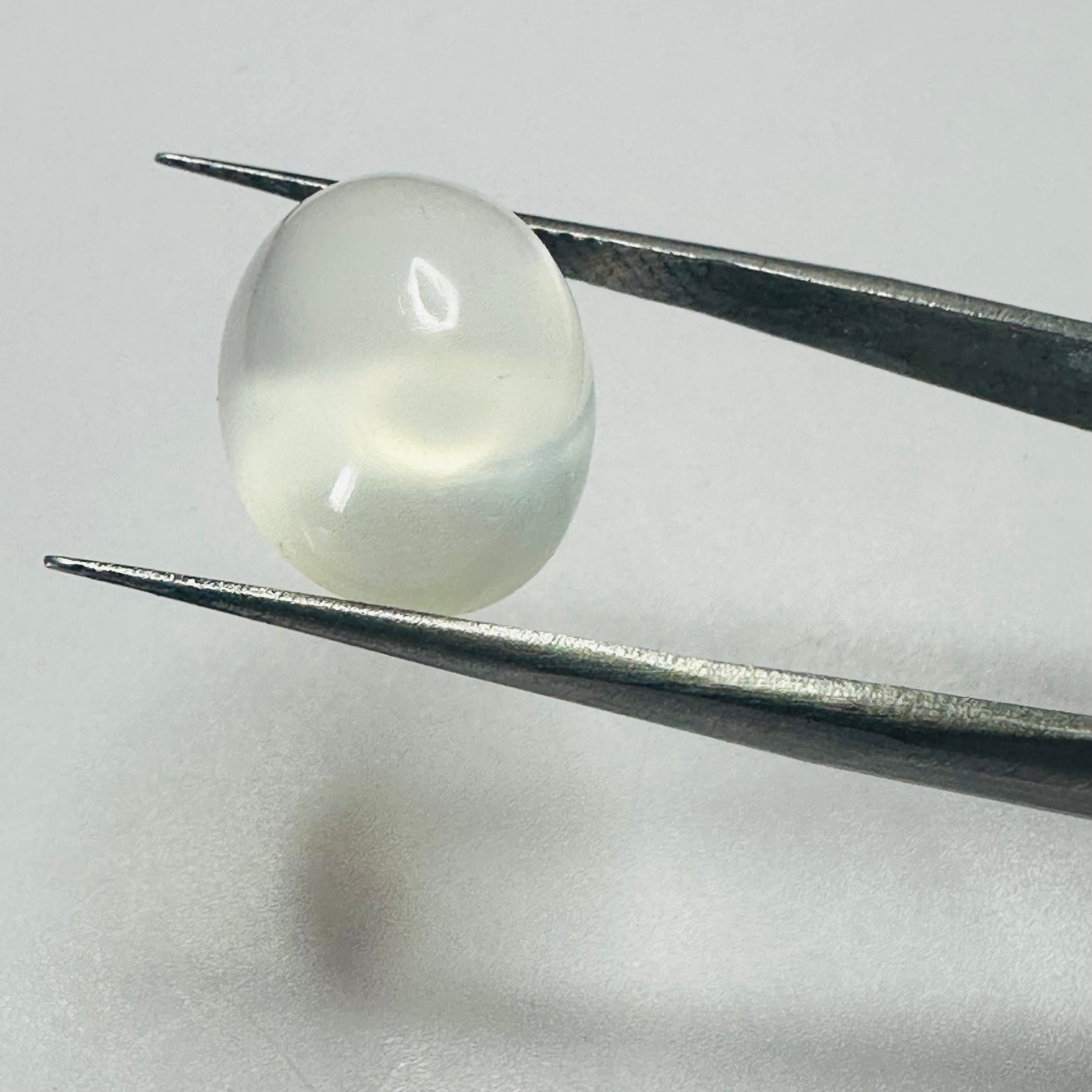 Moonstone  white moon oval 13.8mmx11.2mm  9.51cts image 1