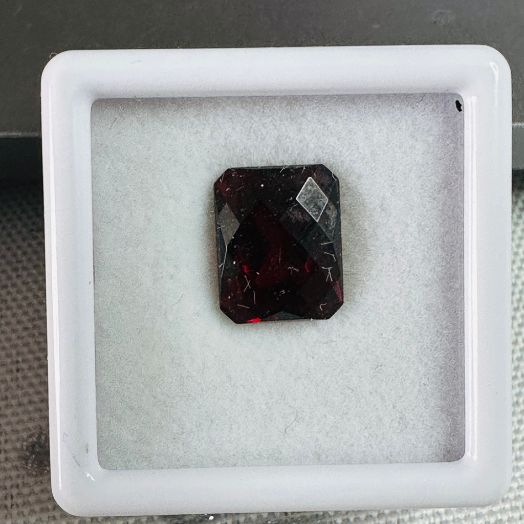 GARNET  RECTANGLE CHECKERBOARD 10MMX 8MM 4.61CTS RED image 5