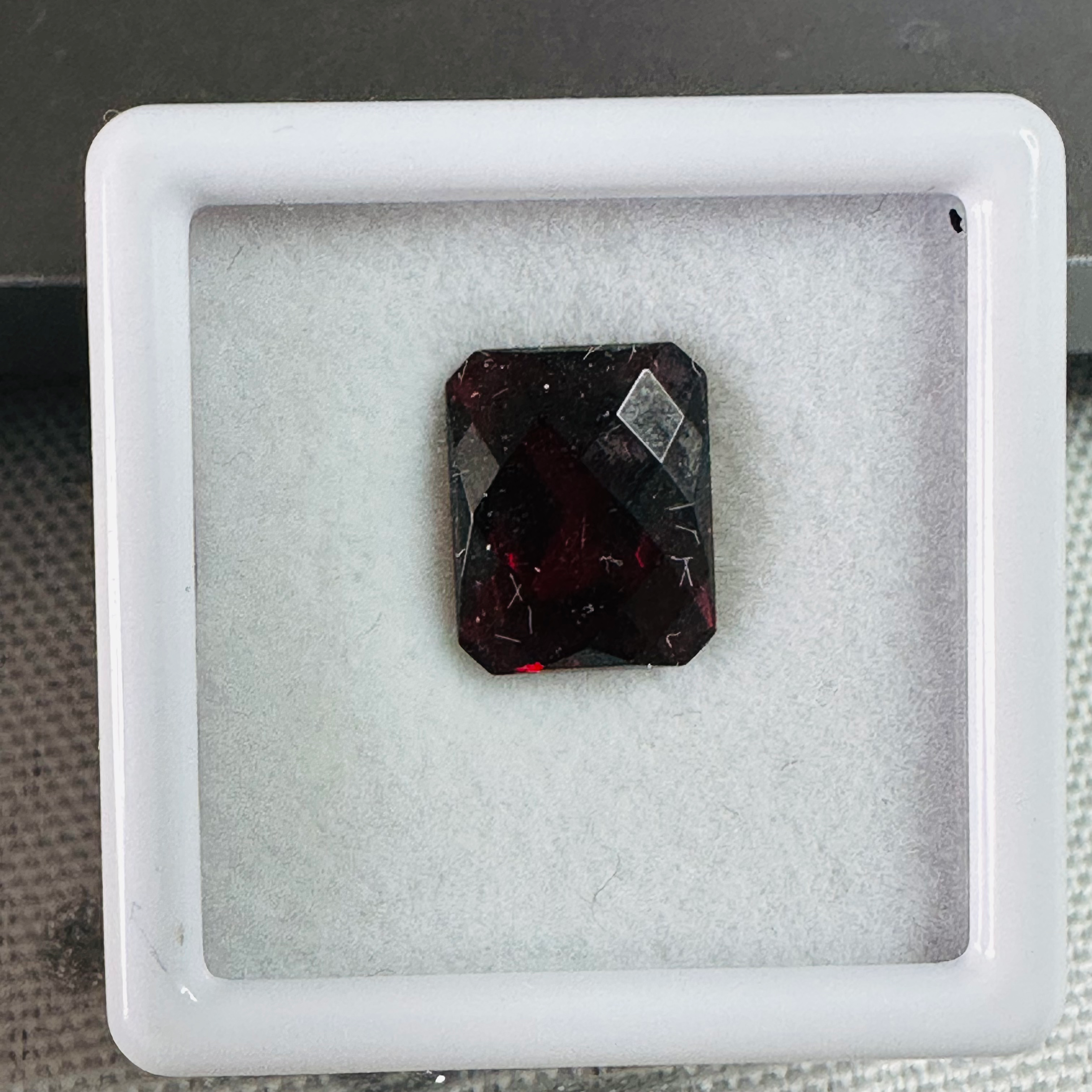 GARNET  RECTANGLE CHECKERBOARD 10MMX 8MM 4.61CTS RED image 5
